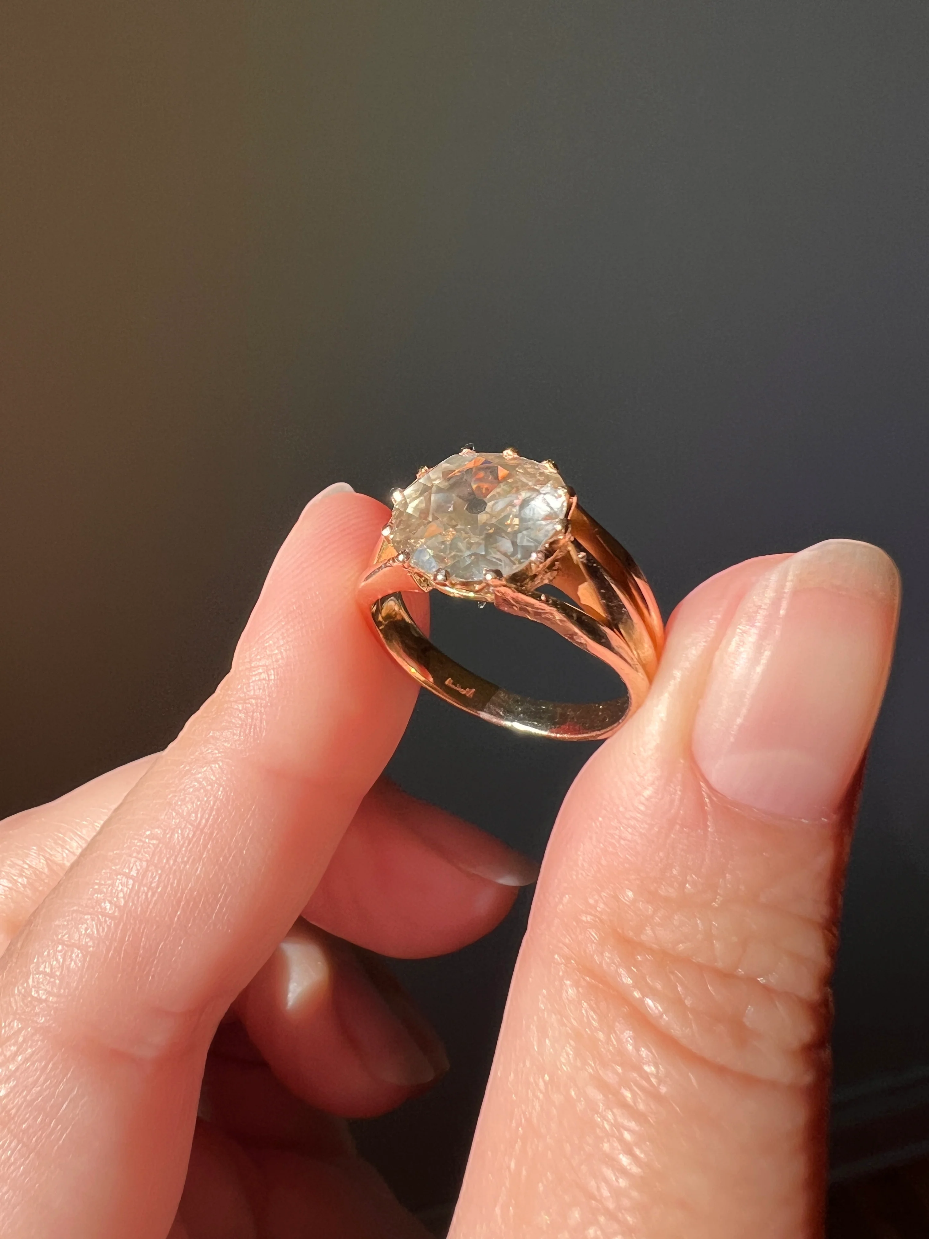 ANTIQUE Large 2.5 Carat Old European Cut DIAMOND Solitaire Ring Warm Pale Yellow Light Brown 18k Rose Gold c1900 - Image 14