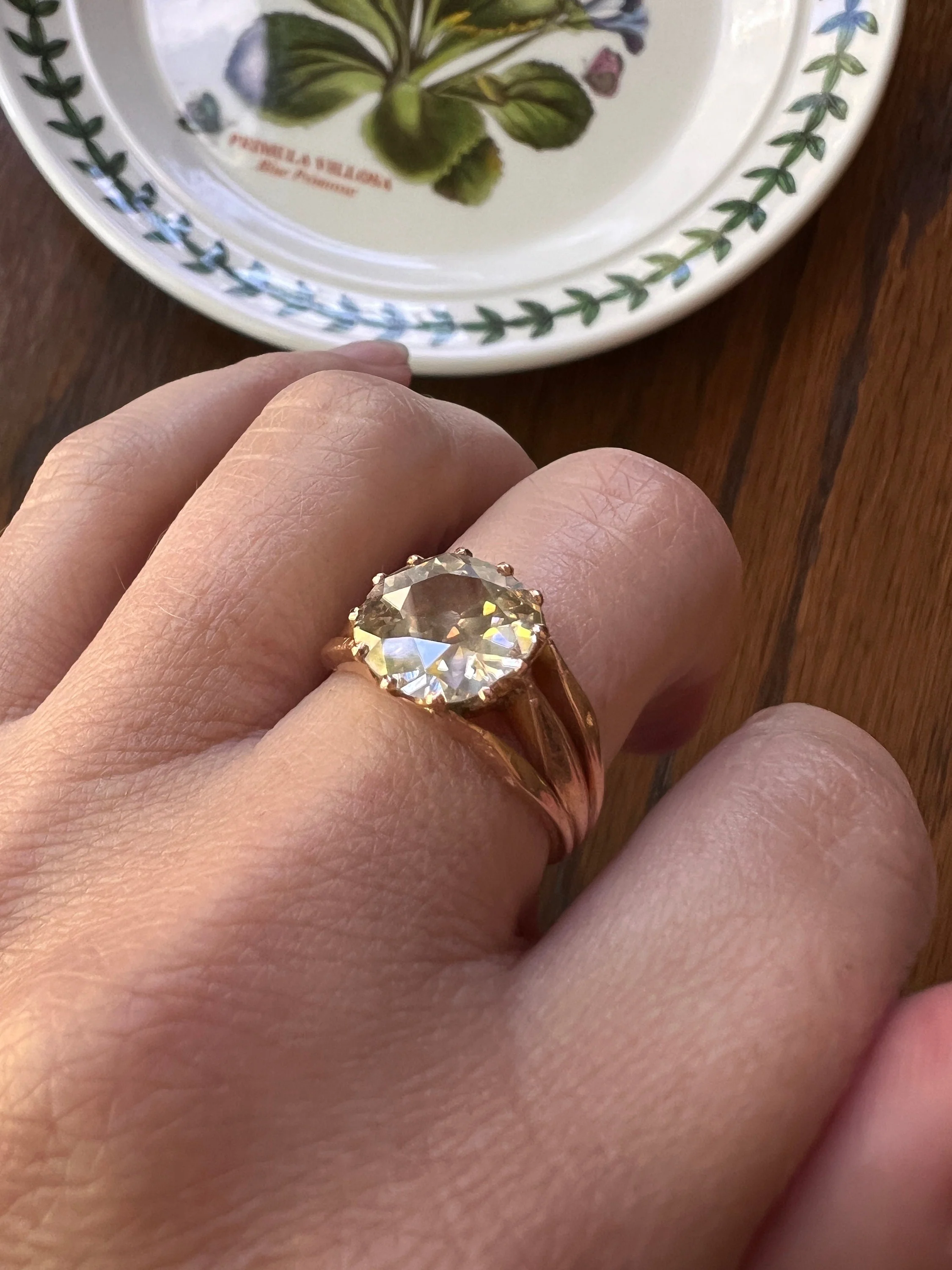 ANTIQUE Large 2.5 Carat Old European Cut DIAMOND Solitaire Ring Warm Pale Yellow Light Brown 18k Rose Gold c1900 - Image 9