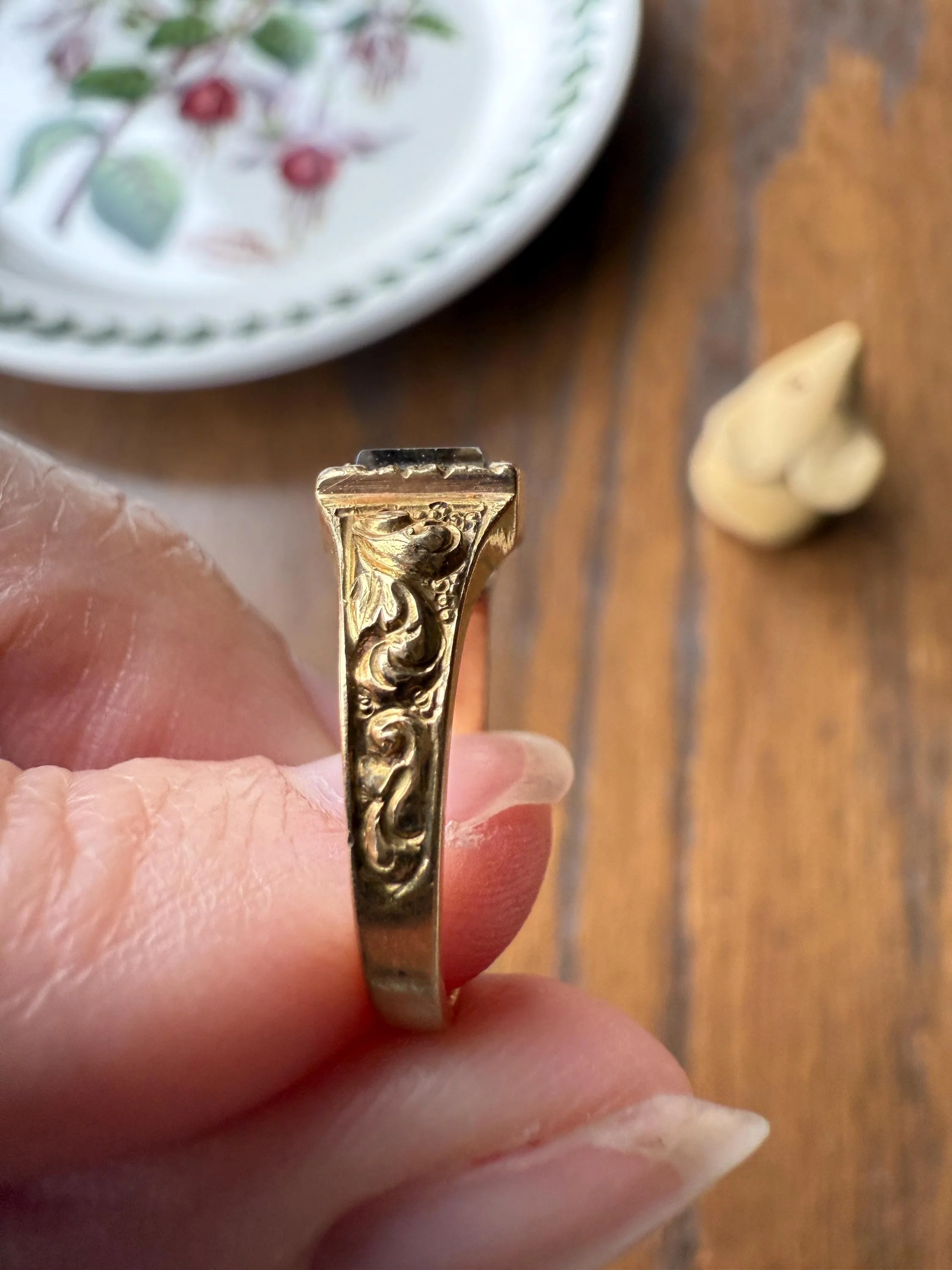 Antique LOCKET Back Ring French Engraved EM Victorian 18k Gold Ornate Floral Sentimental Jewelry or Poison : ) - Image 2