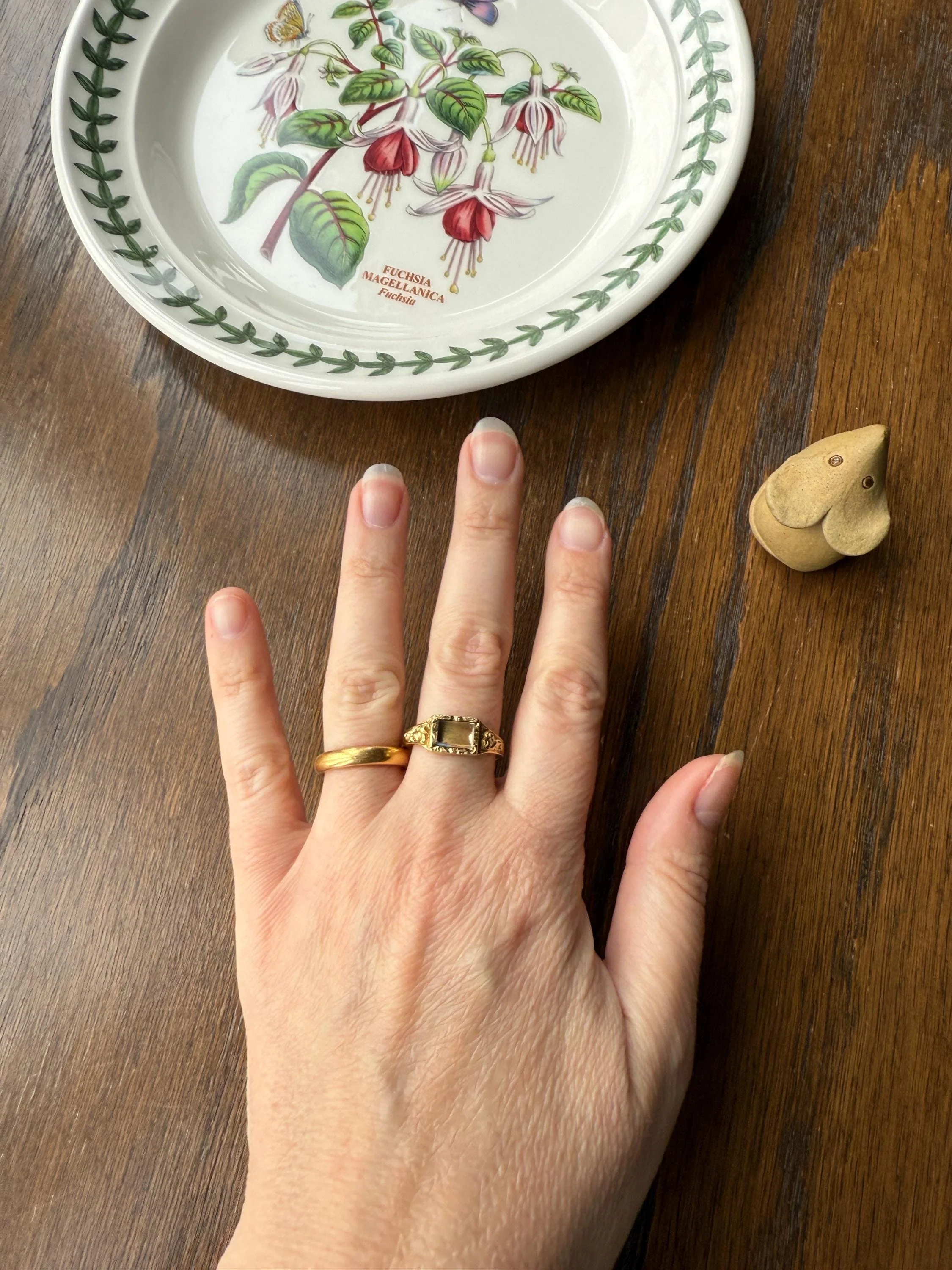 Antique LOCKET Back Ring French Engraved EM Victorian 18k Gold Ornate Floral Sentimental Jewelry or Poison : ) - Image 8