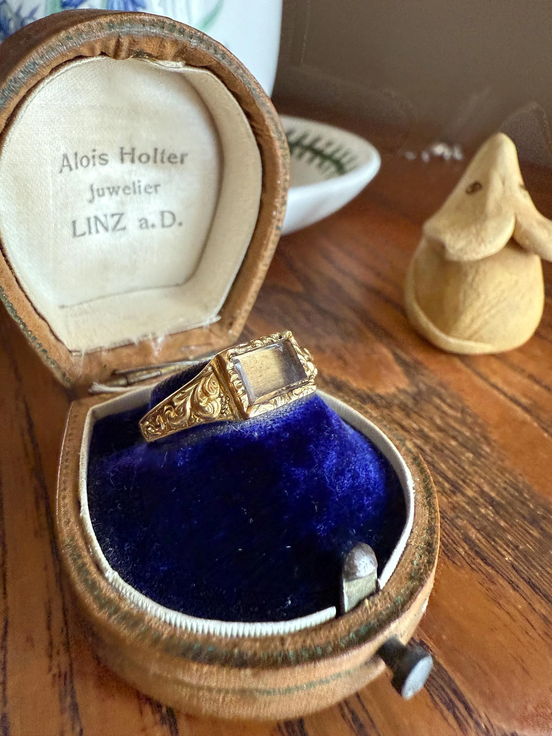 Antique LOCKET Back Ring French Engraved EM Victorian 18k Gold Ornate Floral Sentimental Jewelry or Poison : ) - Image 9