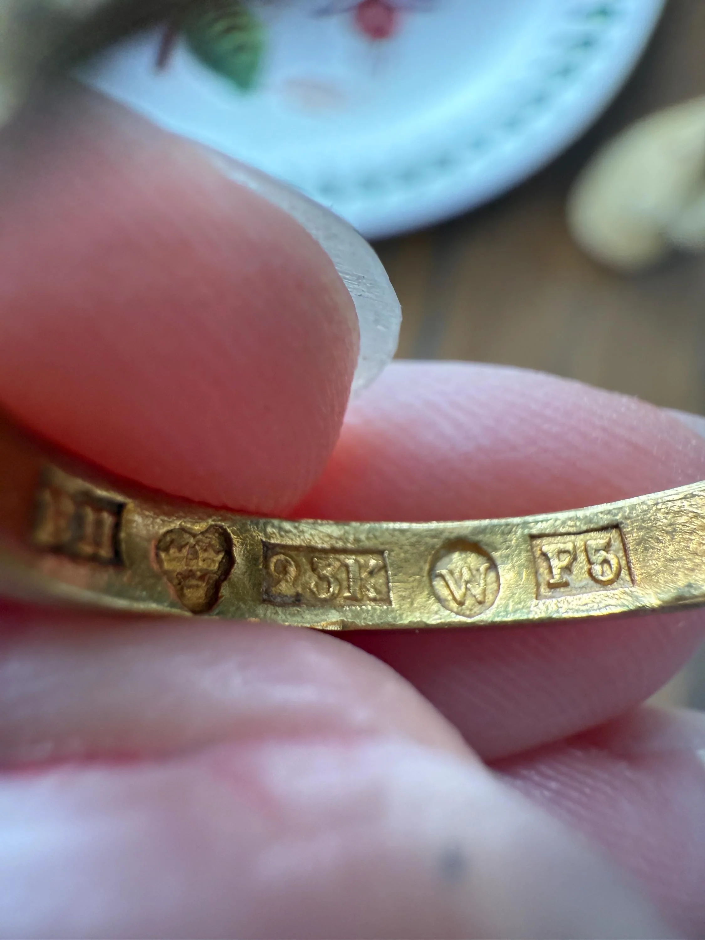 Antique " Minne " MEMORY Souvenir c1860 23k Gold Solid Victorian Band Ring Stacker Hand Engraved - Image 14