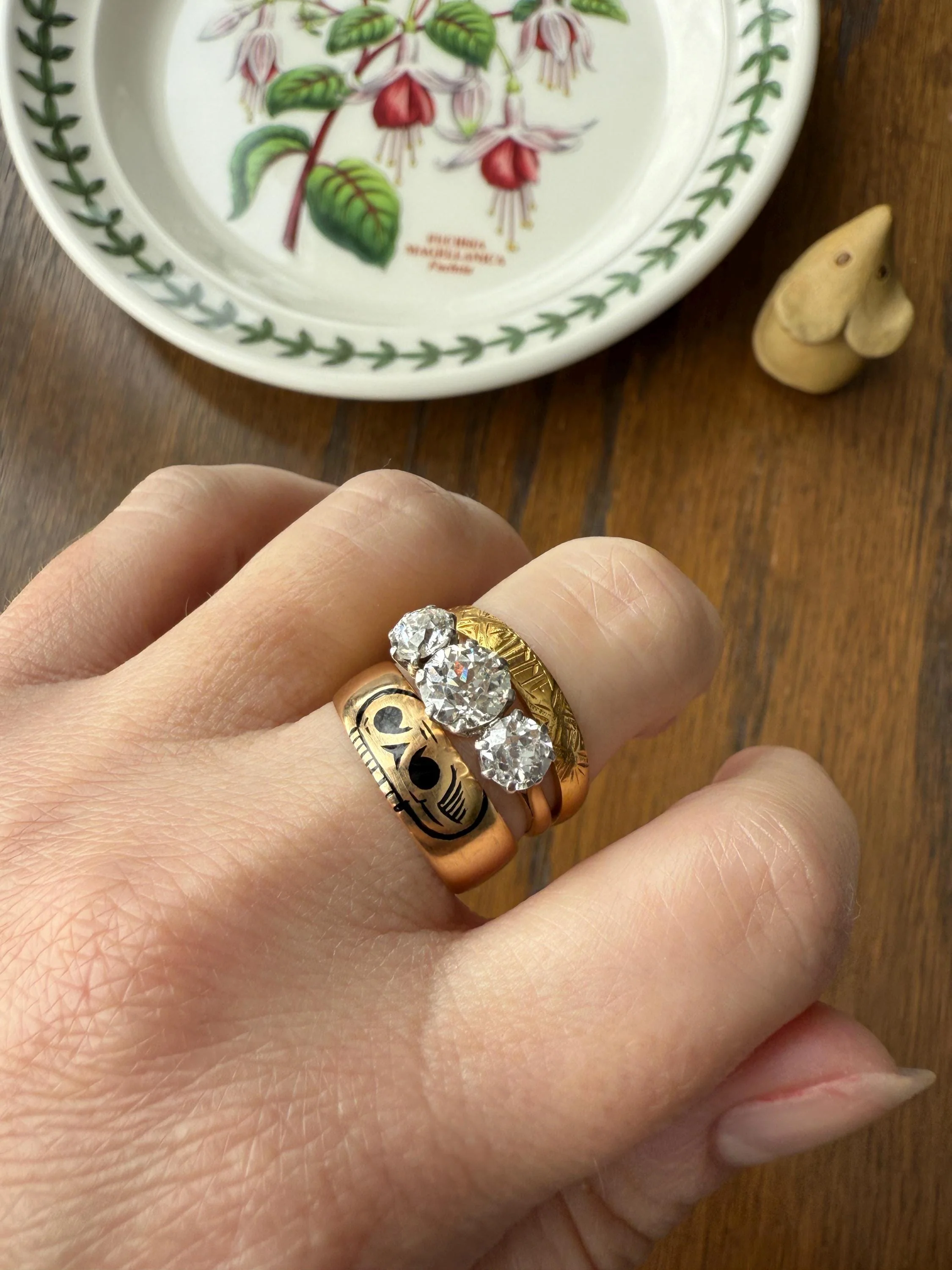 Antique " Minne " MEMORY Souvenir c1860 23k Gold Solid Victorian Band Ring Stacker Hand Engraved - Image 8