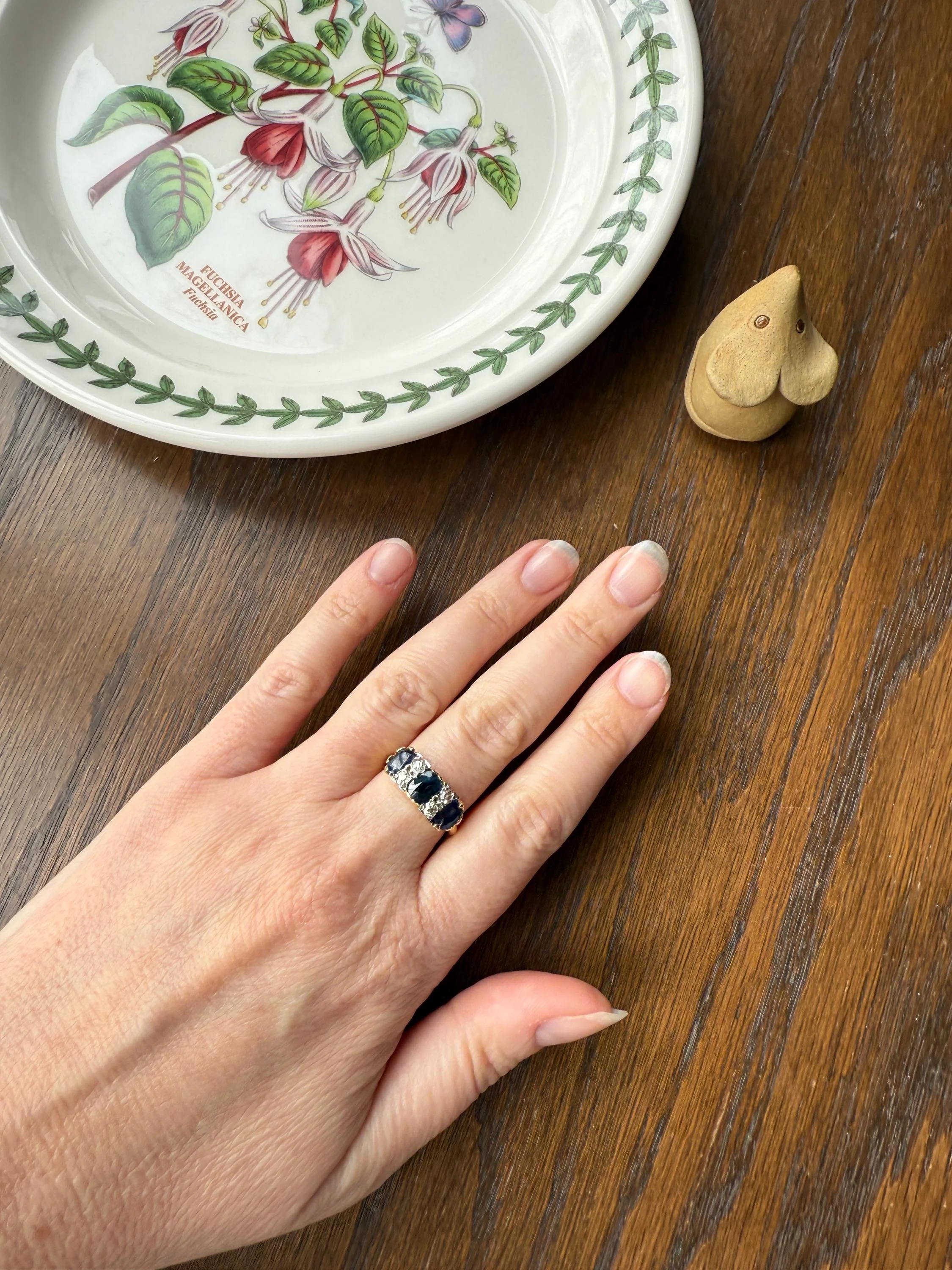 Antique Natural Sapphire Velvety Blue Three Stone Ring with Old Mine Cut Diamond Spacers Green Peacock Victorian Stacker Band - Image 15