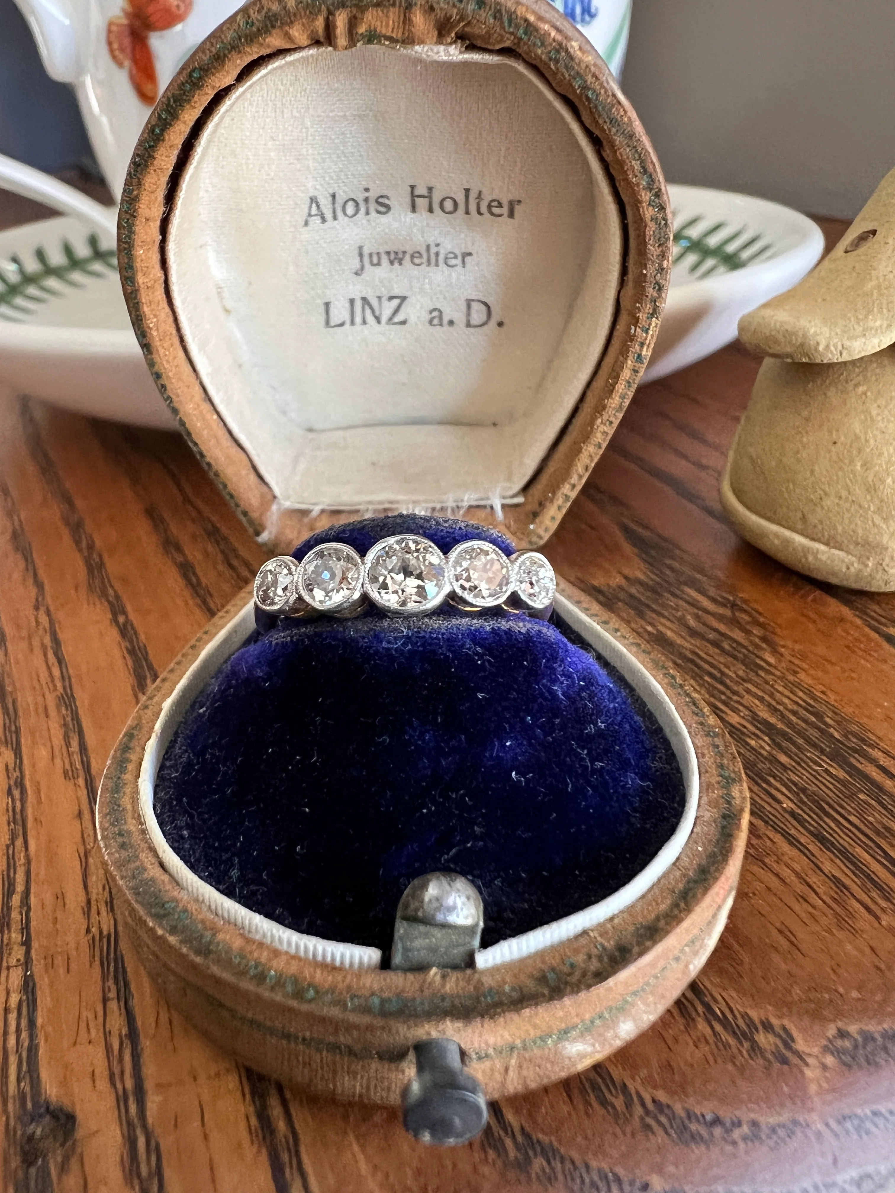 Antique One Carat Champagne White Old Mine Cut DIAMOND 18k Gold Platinum Five Stone Ring Bezel Set Band - Image 17