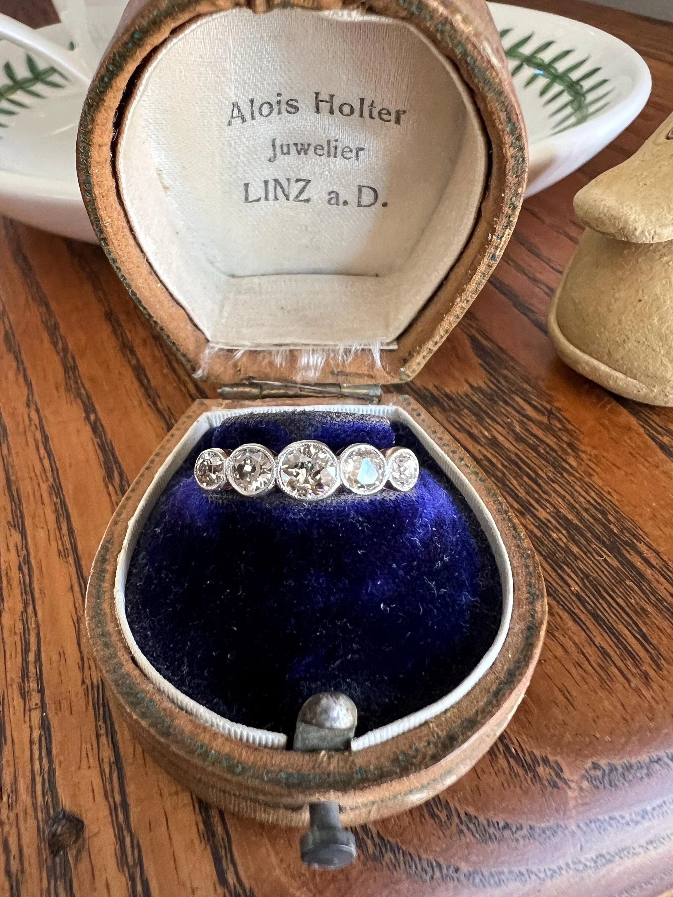 Antique One Carat Champagne White Old Mine Cut DIAMOND 18k Gold Platinum Five Stone Ring Bezel Set Band - Image 2