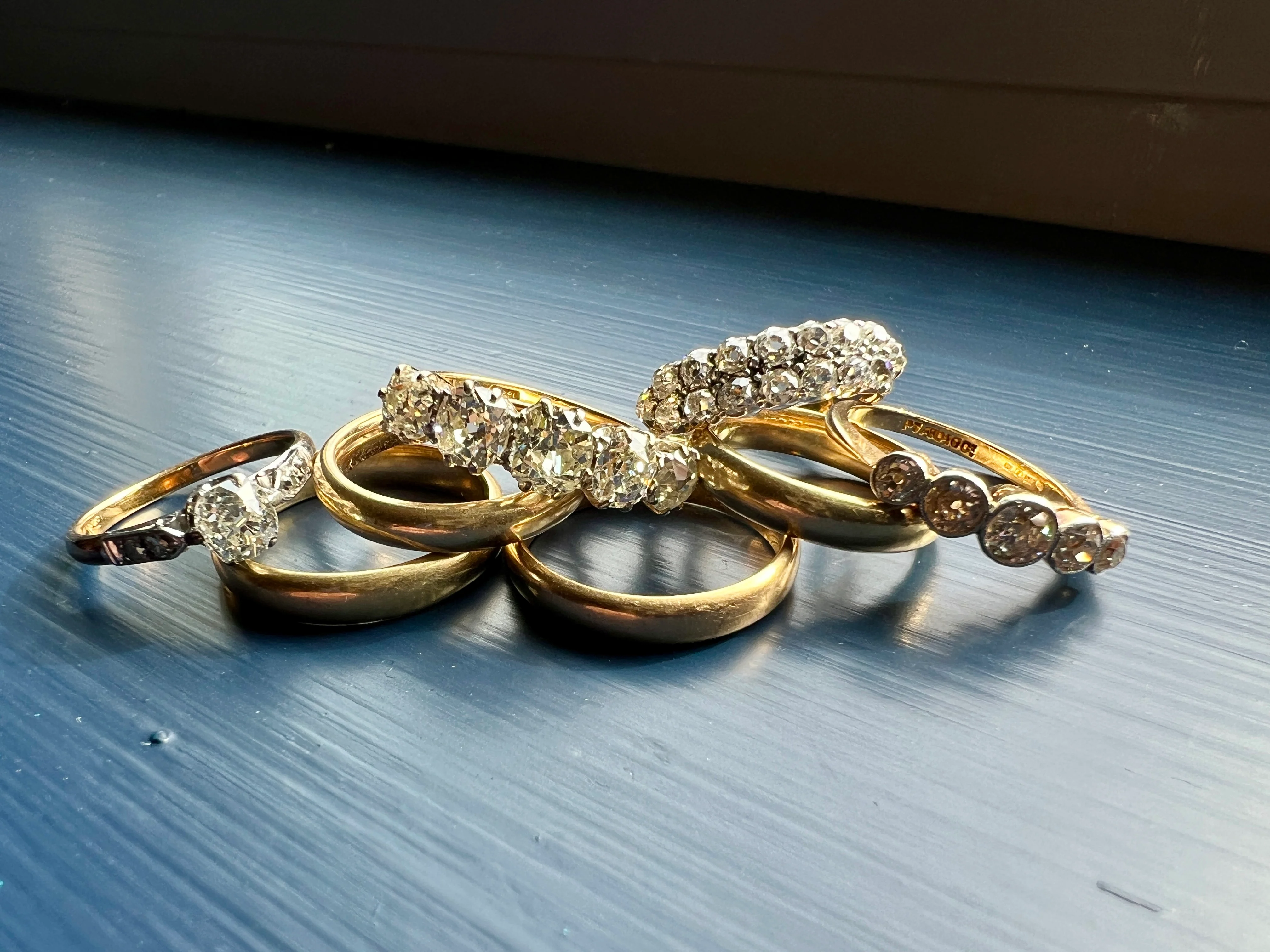 Antique One Carat Champagne White Old Mine Cut DIAMOND 18k Gold Platinum Five Stone Ring Bezel Set Band - Image 31