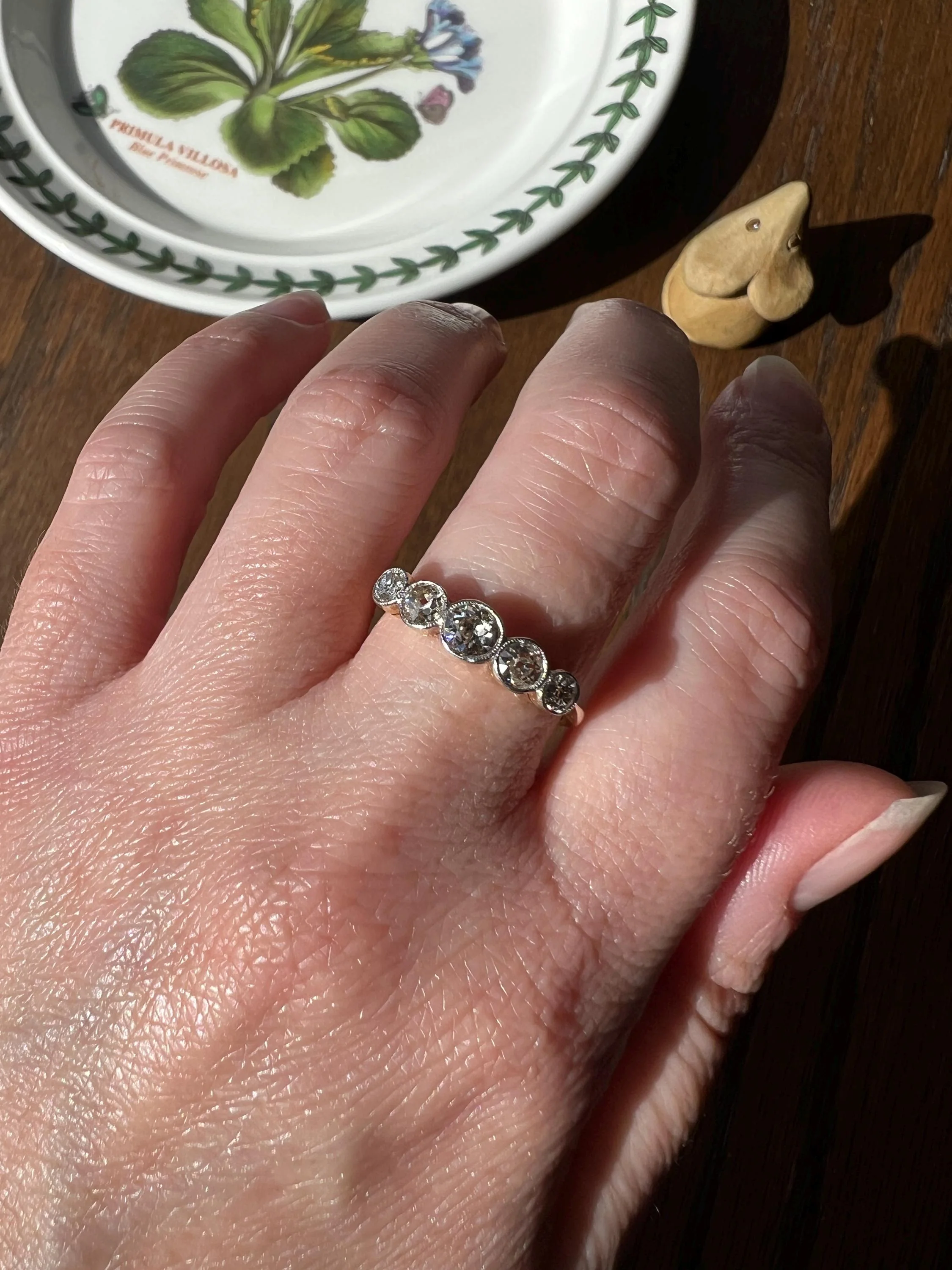 Antique One Carat Champagne White Old Mine Cut DIAMOND 18k Gold Platinum Five Stone Ring Bezel Set Band - Image 4
