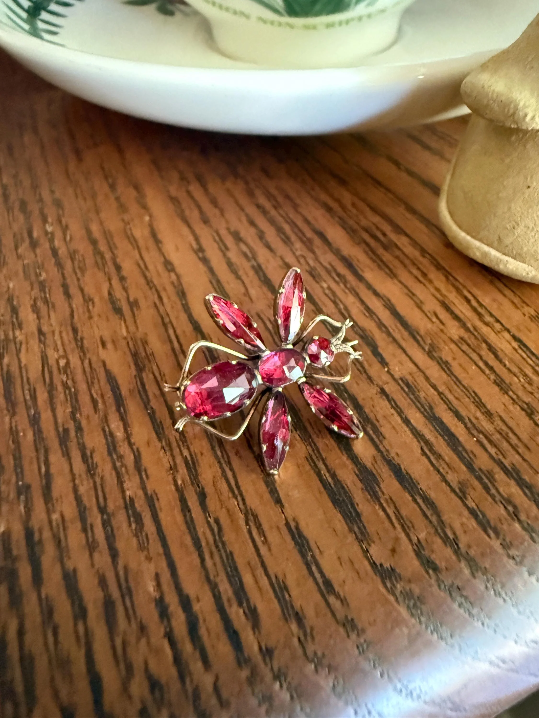 Rare ANTIQUE Perpignan GARNET Bee or Fly Bug Large Scale 18k Brooch Pin for Pendant Conversion Victorian French Belle Epoque Pink Red Glow - Image 11