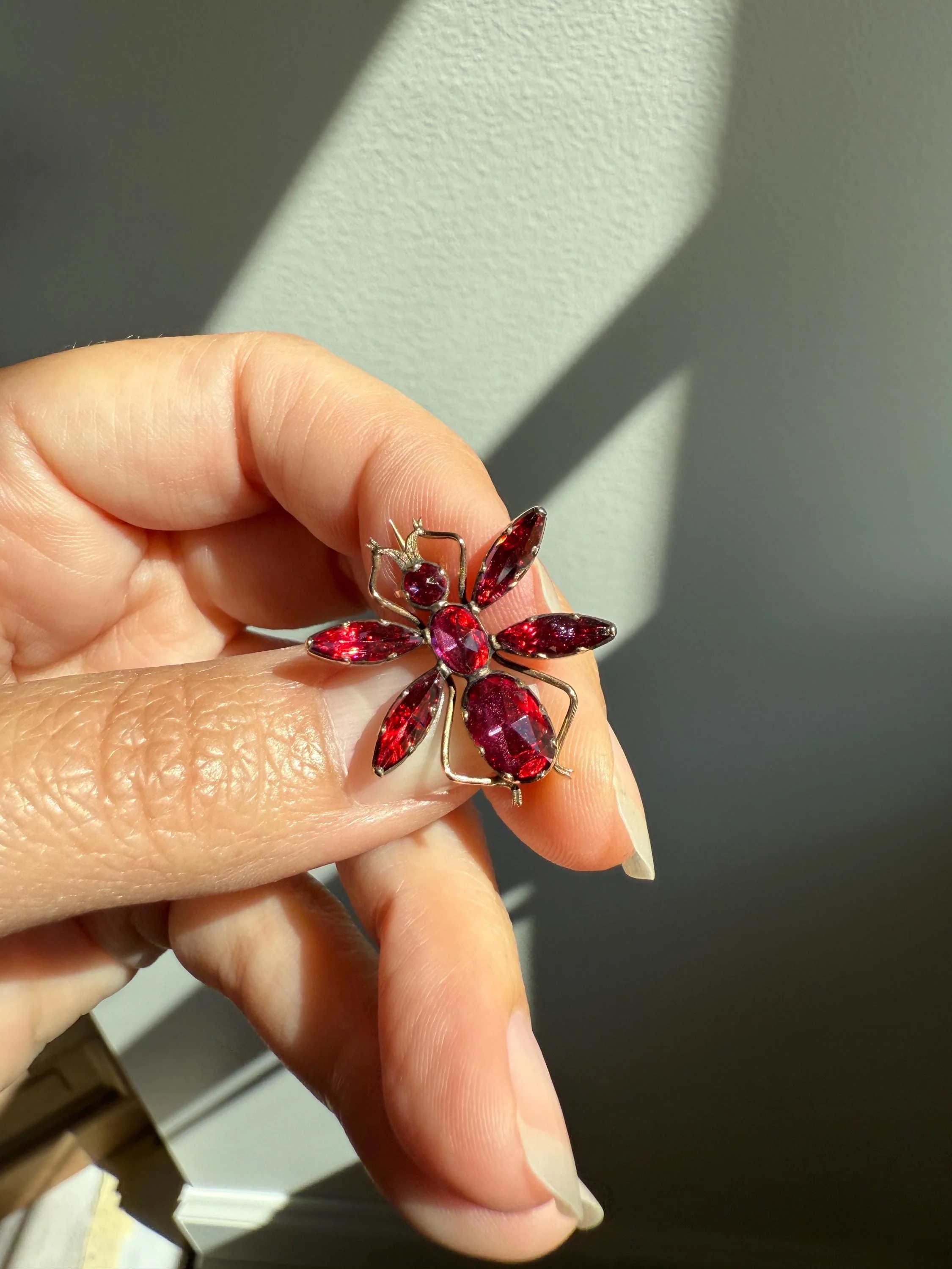Rare ANTIQUE Perpignan GARNET Bee or Fly Bug Large Scale 18k Brooch Pin for Pendant Conversion Victorian French Belle Epoque Pink Red Glow - Image 5