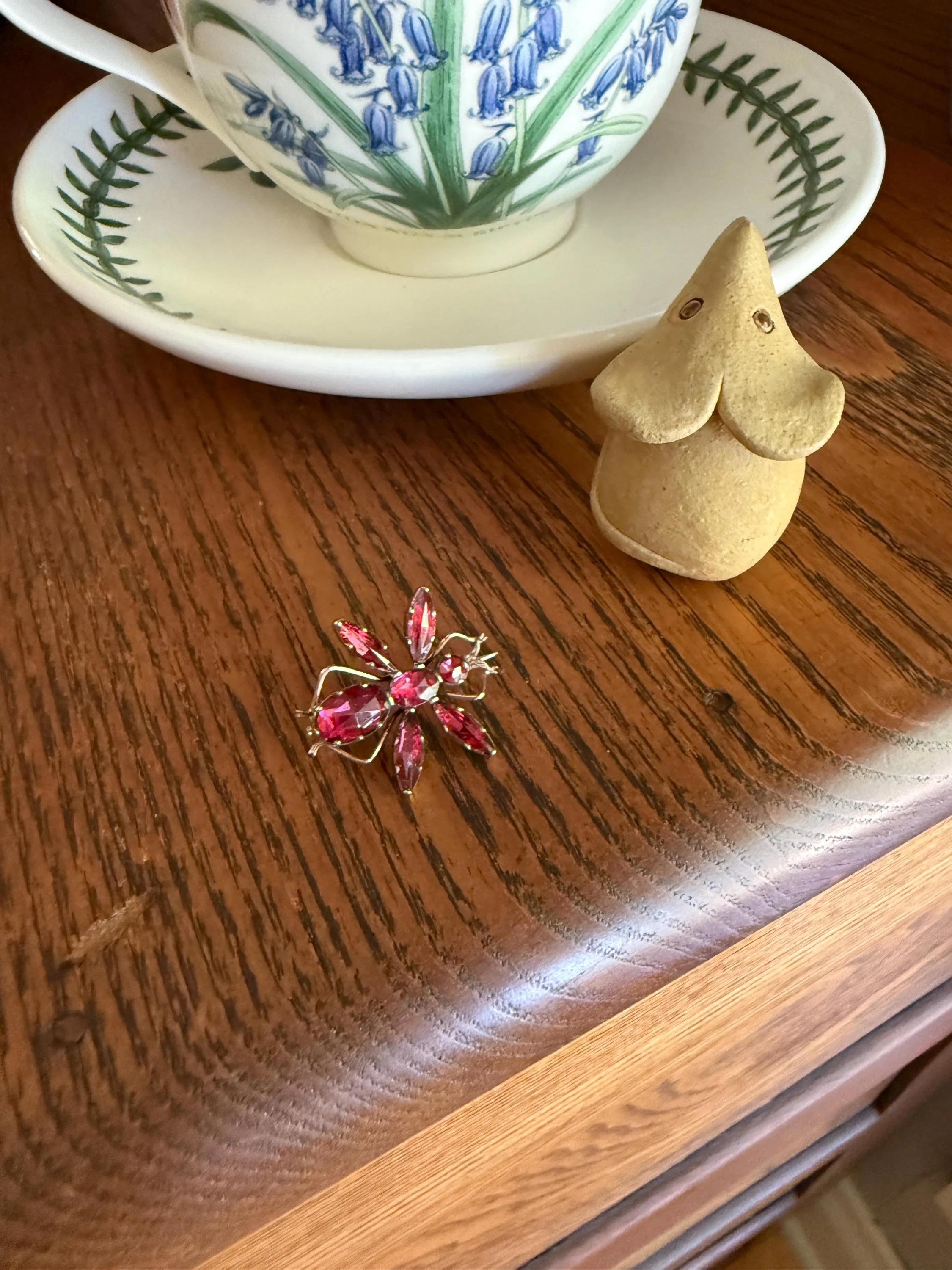 Rare ANTIQUE Perpignan GARNET Bee or Fly Bug Large Scale 18k Brooch Pin for Pendant Conversion Victorian French Belle Epoque Pink Red Glow - Image 6