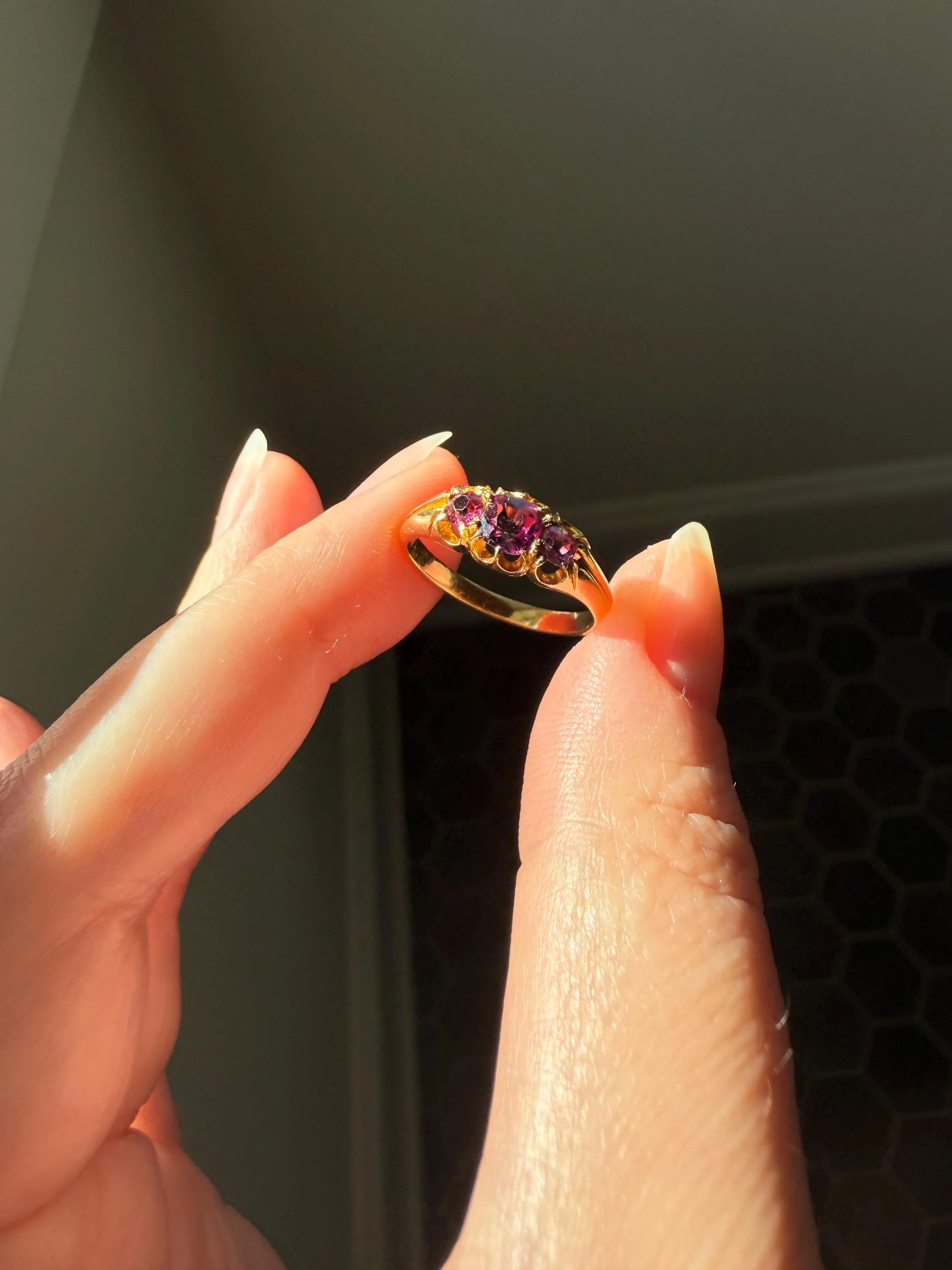 Antique Pinkish Purple Rhodolite Old Cut GARNET Three Stone Ring Victorian 18k Gold Stacker Band - Image 13