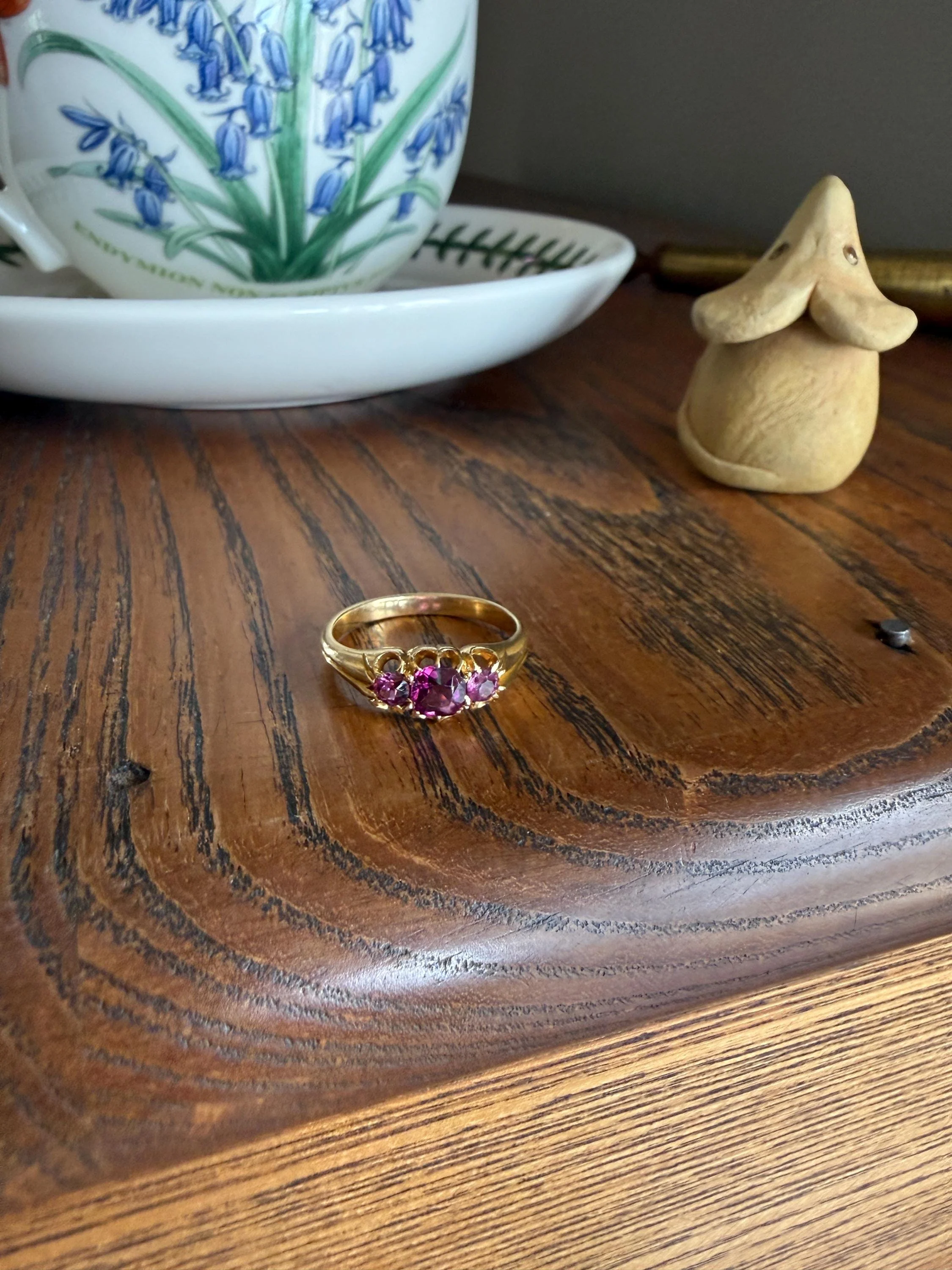 Antique Pinkish Purple Rhodolite Old Cut GARNET Three Stone Ring Victorian 18k Gold Stacker Band - Image 14