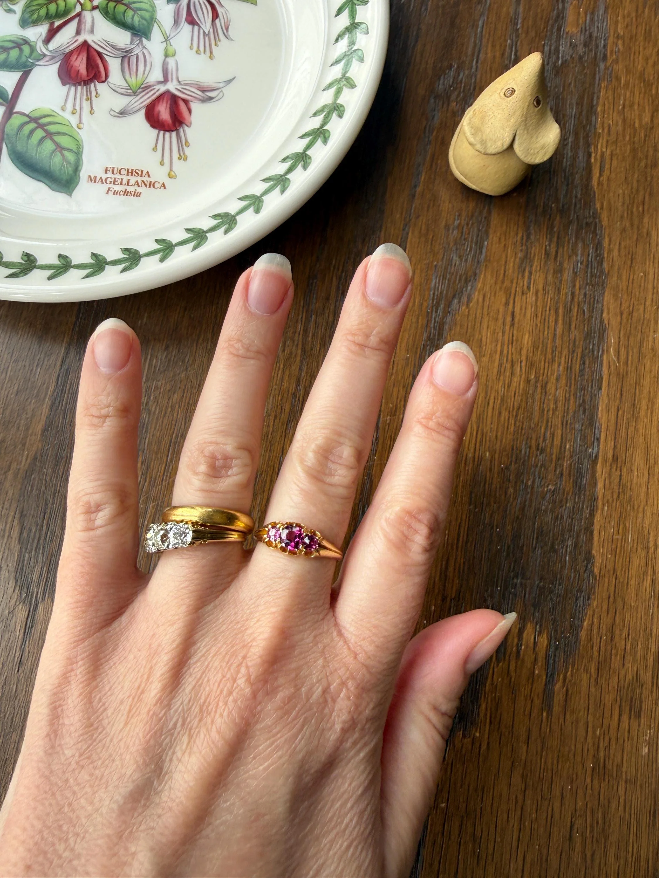 Antique Pinkish Purple Rhodolite Old Cut GARNET Three Stone Ring Victorian 18k Gold Stacker Band - Image 15