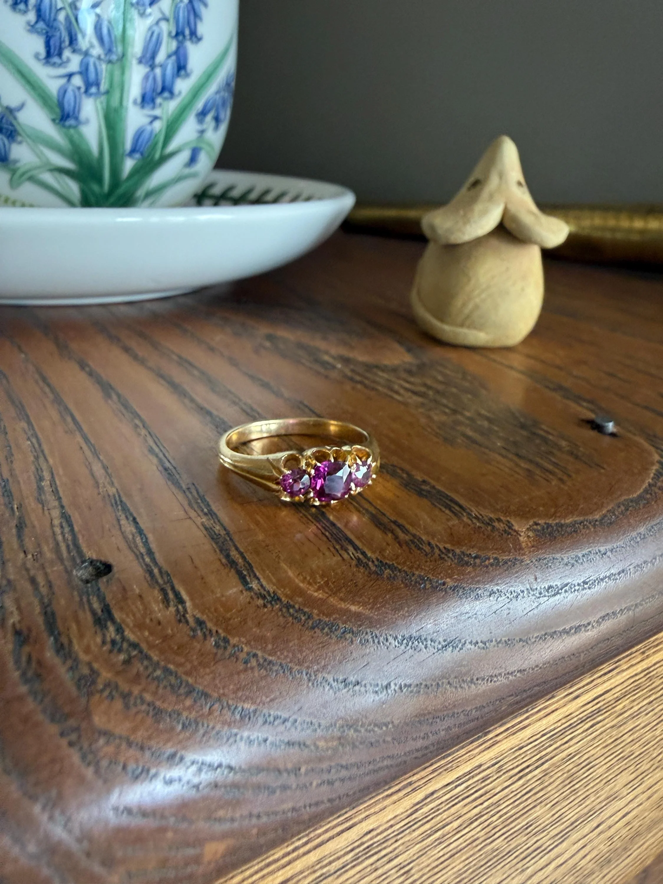 Antique Pinkish Purple Rhodolite Old Cut GARNET Three Stone Ring Victorian 18k Gold Stacker Band - Image 16