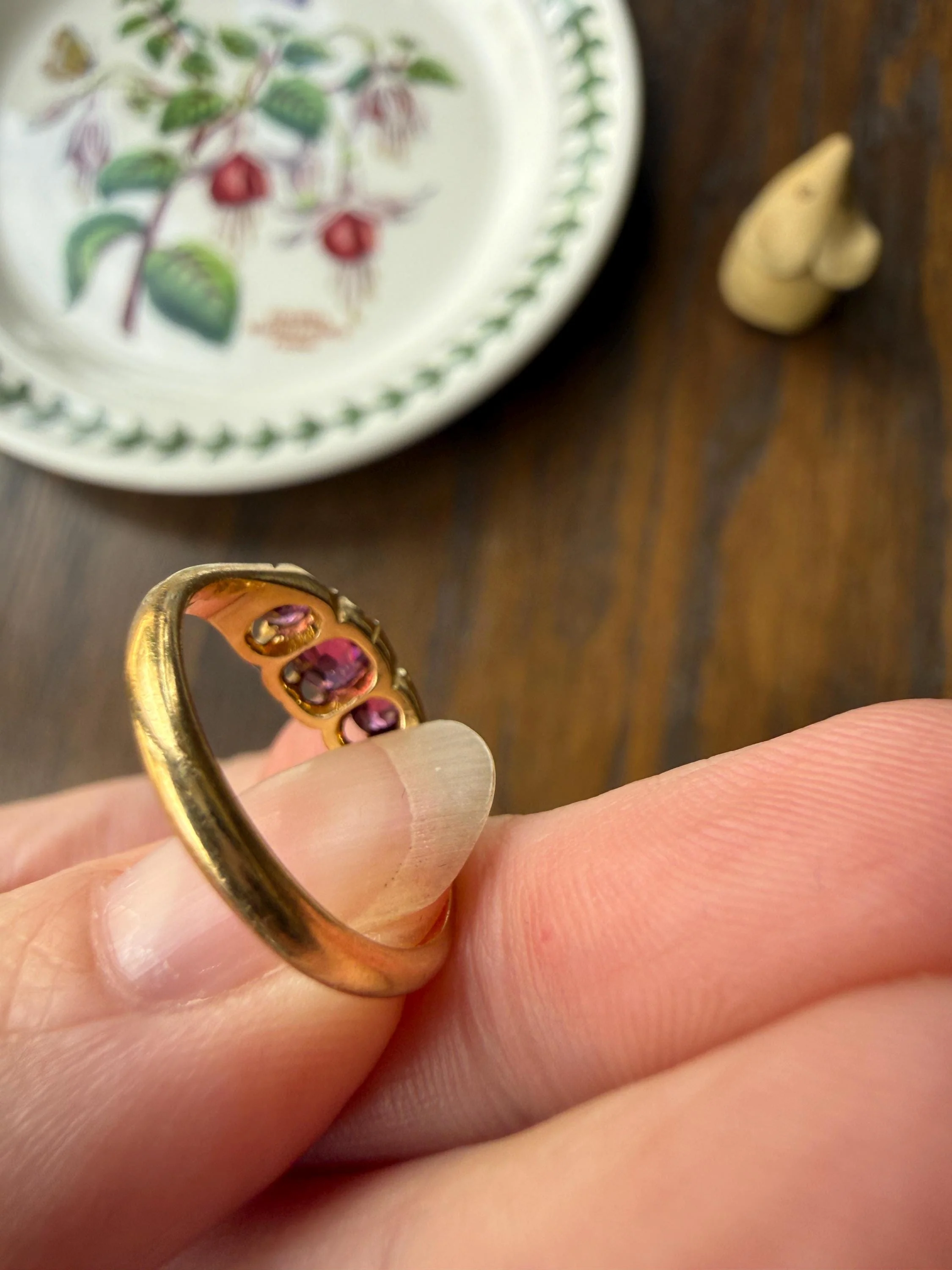 Antique Pinkish Purple Rhodolite Old Cut GARNET Three Stone Ring Victorian 18k Gold Stacker Band - Image 18
