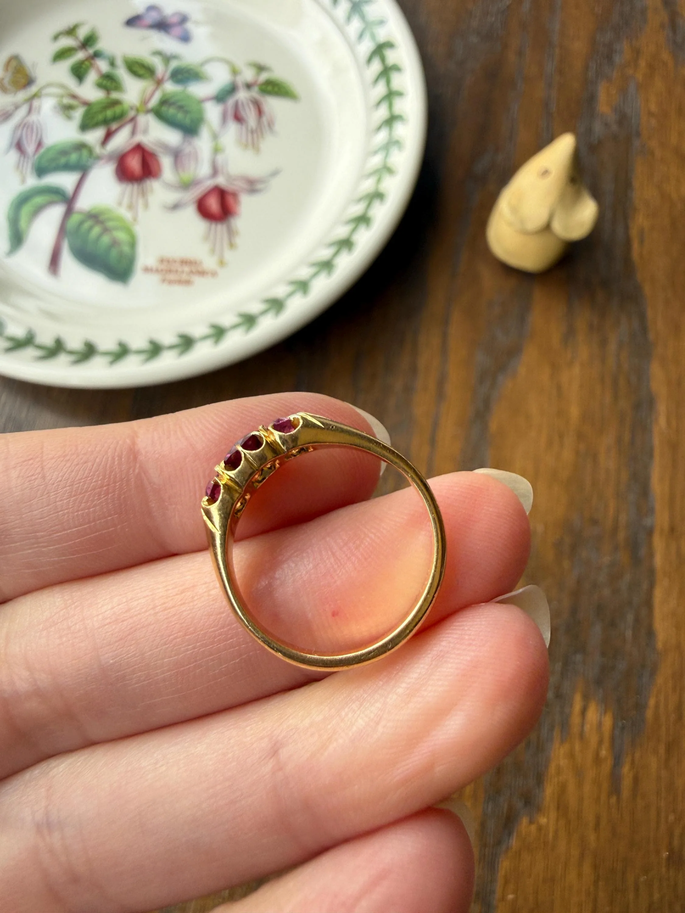 Antique Pinkish Purple Rhodolite Old Cut GARNET Three Stone Ring Victorian 18k Gold Stacker Band - Image 19