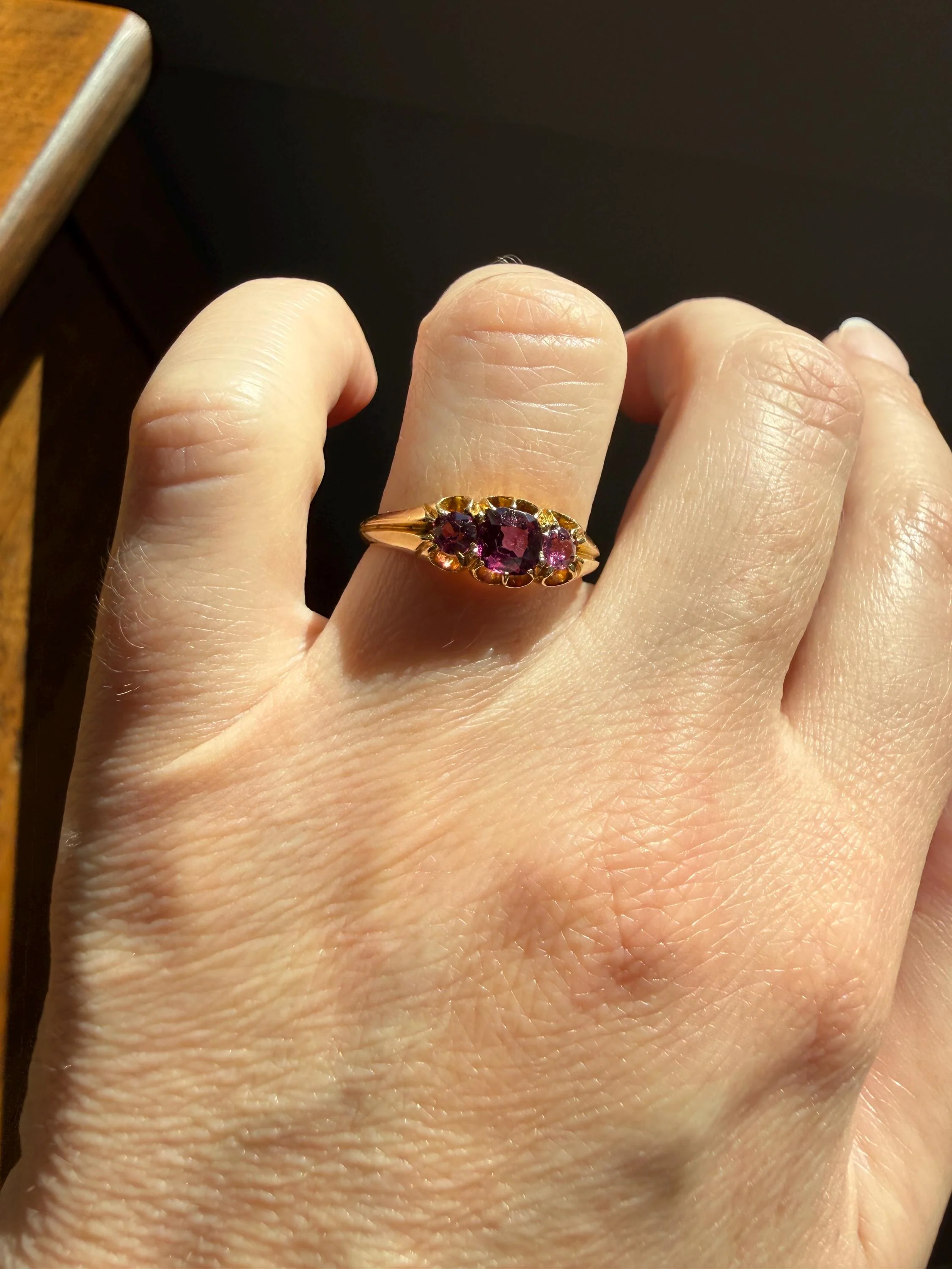 Antique Pinkish Purple Rhodolite Old Cut GARNET Three Stone Ring Victorian 18k Gold Stacker Band - Image 6