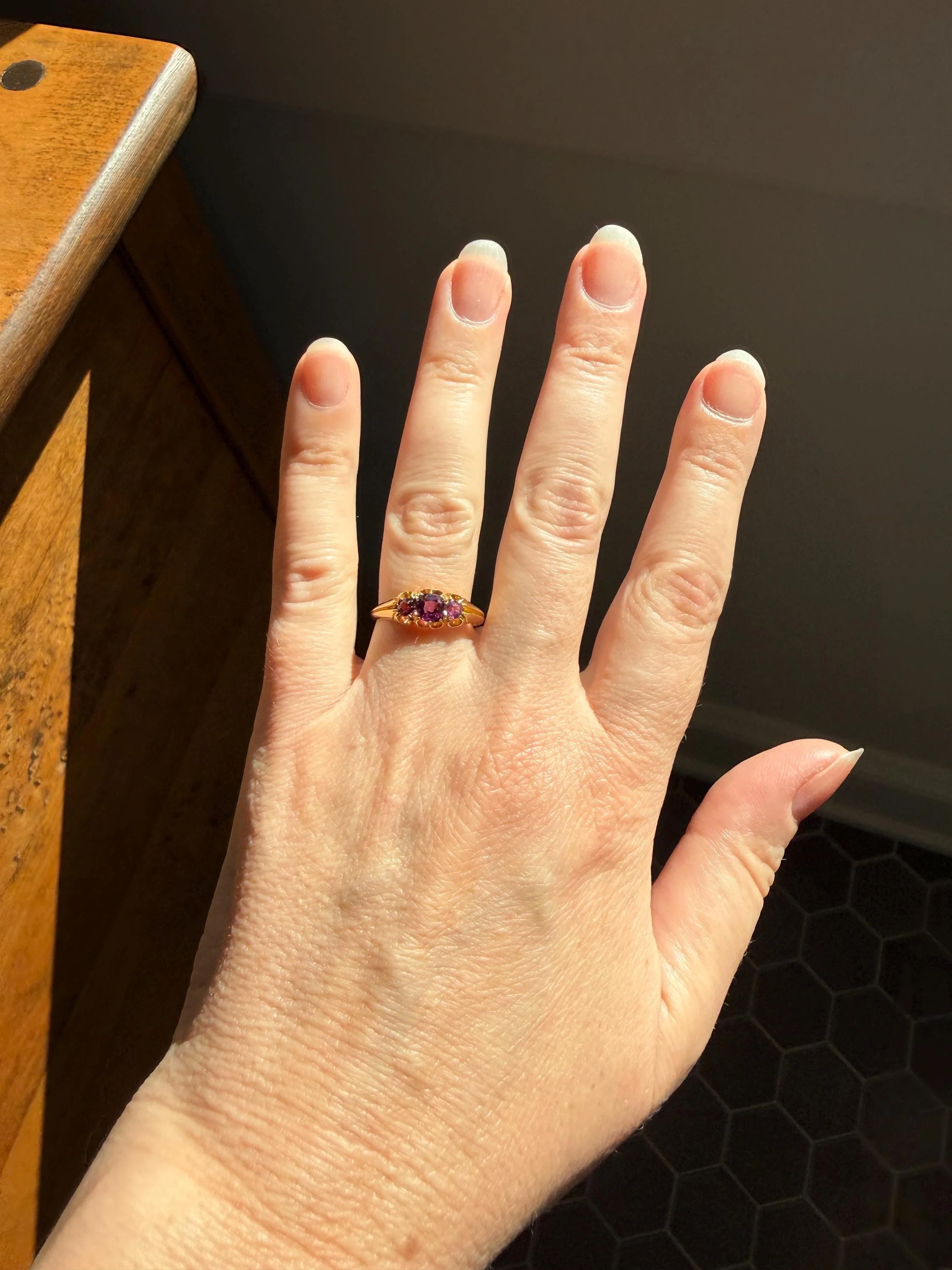Antique Pinkish Purple Rhodolite Old Cut GARNET Three Stone Ring Victorian 18k Gold Stacker Band - Image 7