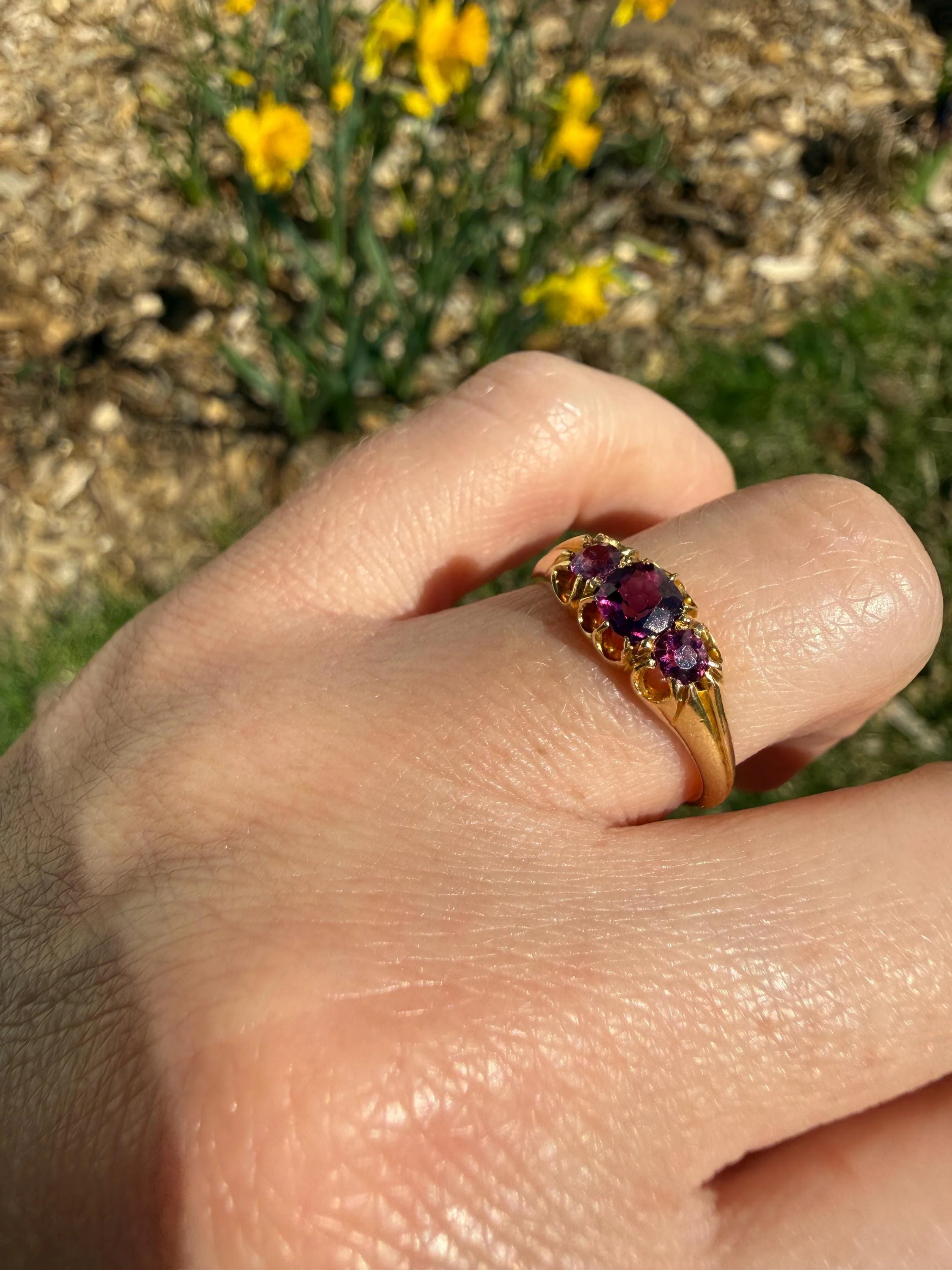 Antique Pinkish Purple Rhodolite Old Cut GARNET Three Stone Ring Victorian 18k Gold Stacker Band - Image 9