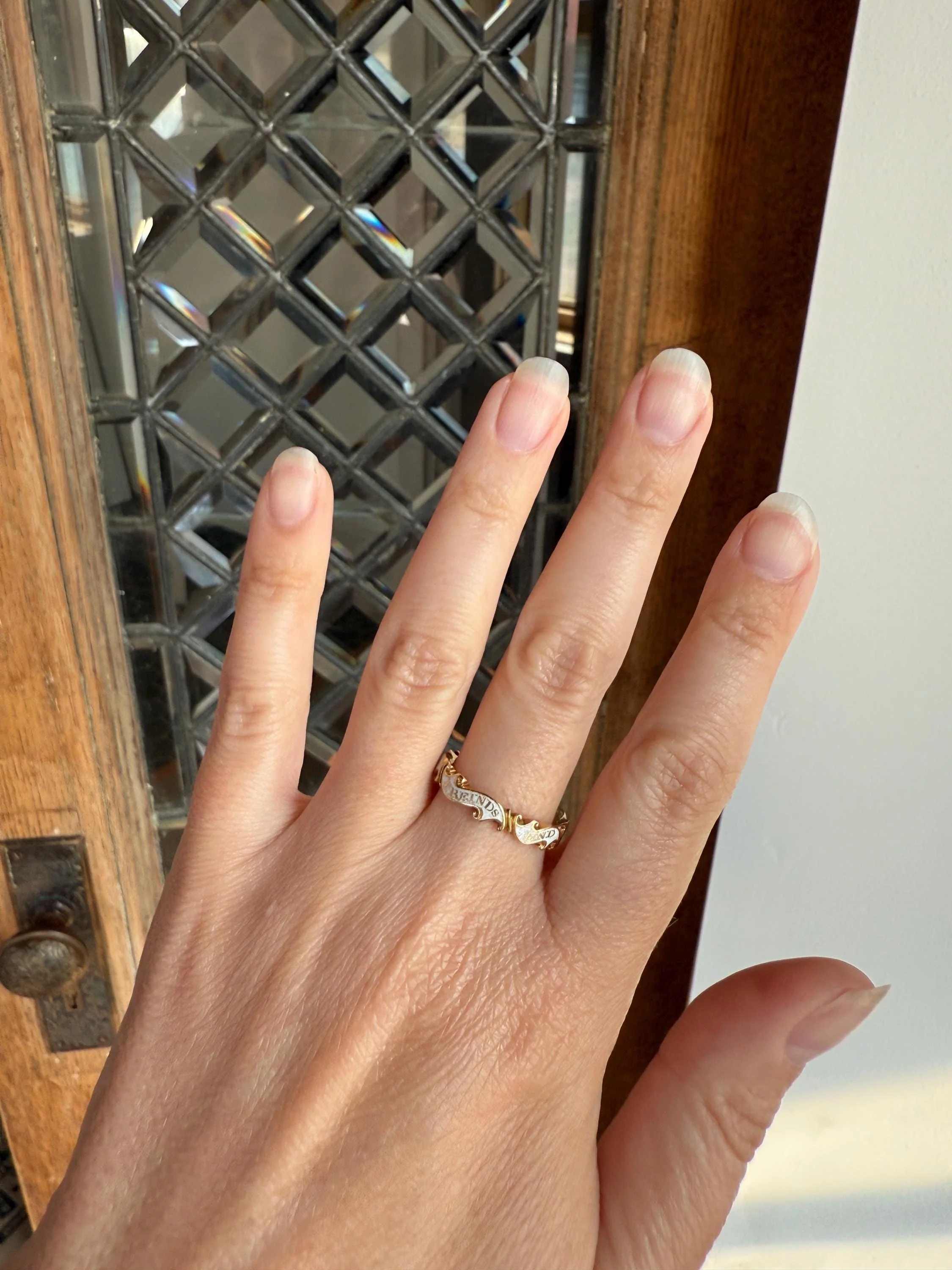 Antique "REMEMBER Your FRIENDS End" GEORGIAN Era White Enamel 18k Gold Swirl Mourning Ring Band Comfort Fit - Image 10
