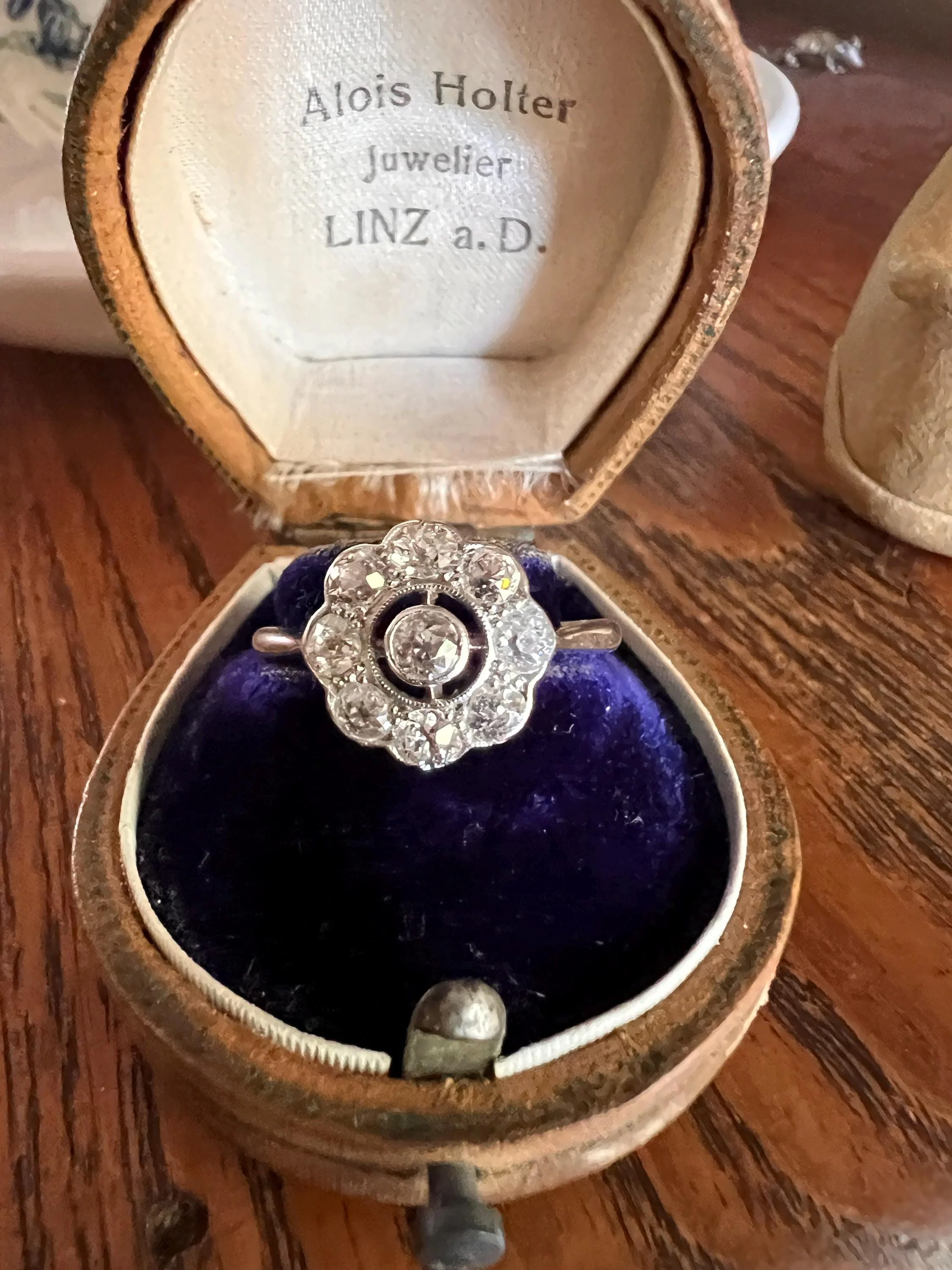 Antique Scalloped Daisy CLUSTER Ring 1.1 Carat Old Mine Cut DIAMOND French 18k Gold Nine Stone Ring - Image 2