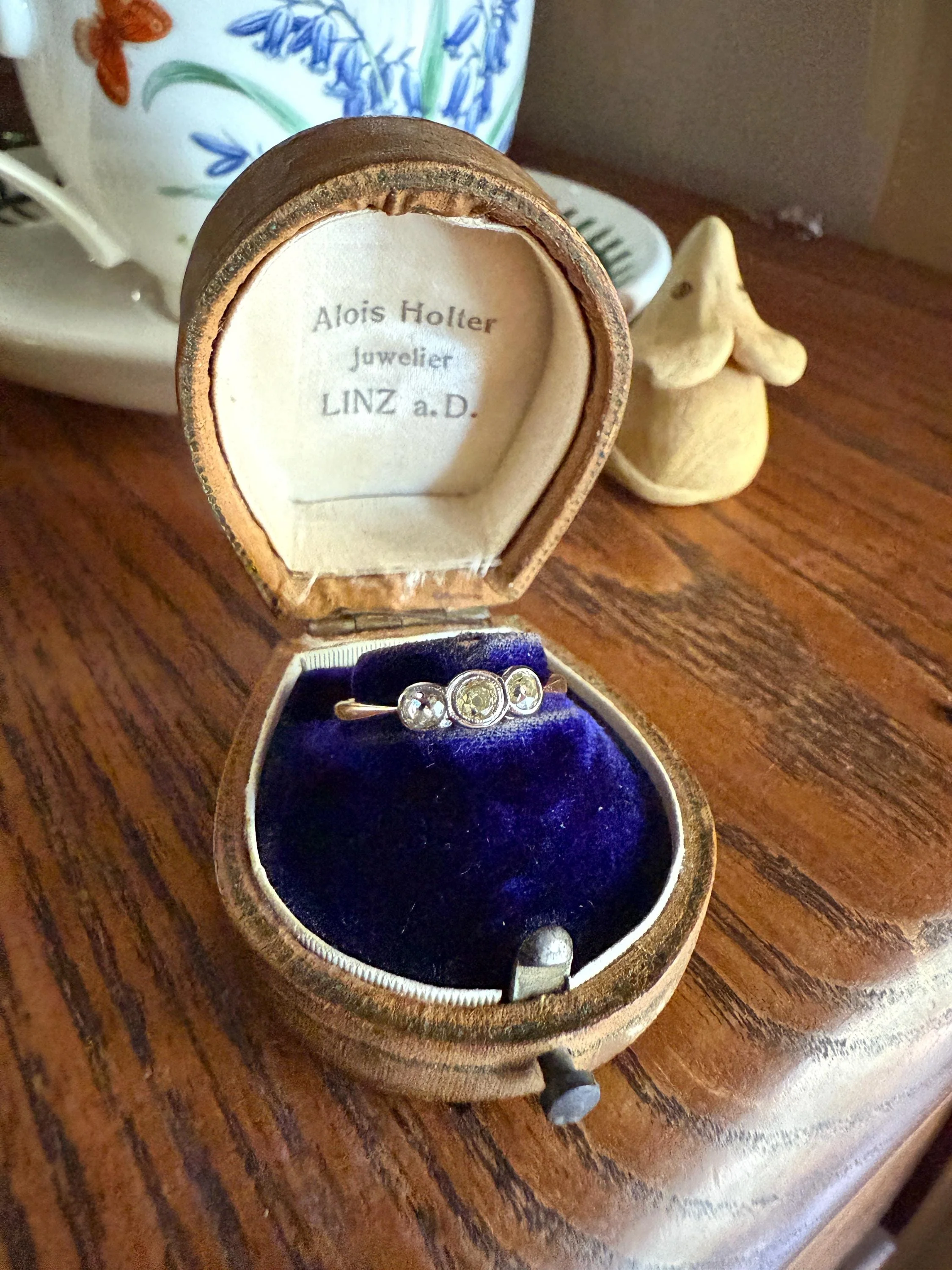Antique Shades of Yellow Old Mine Cut Diamond Three Stone Ring 9k Gold & Platinum Bezel Set Stacker Trilogy Ring OMC - Image 6