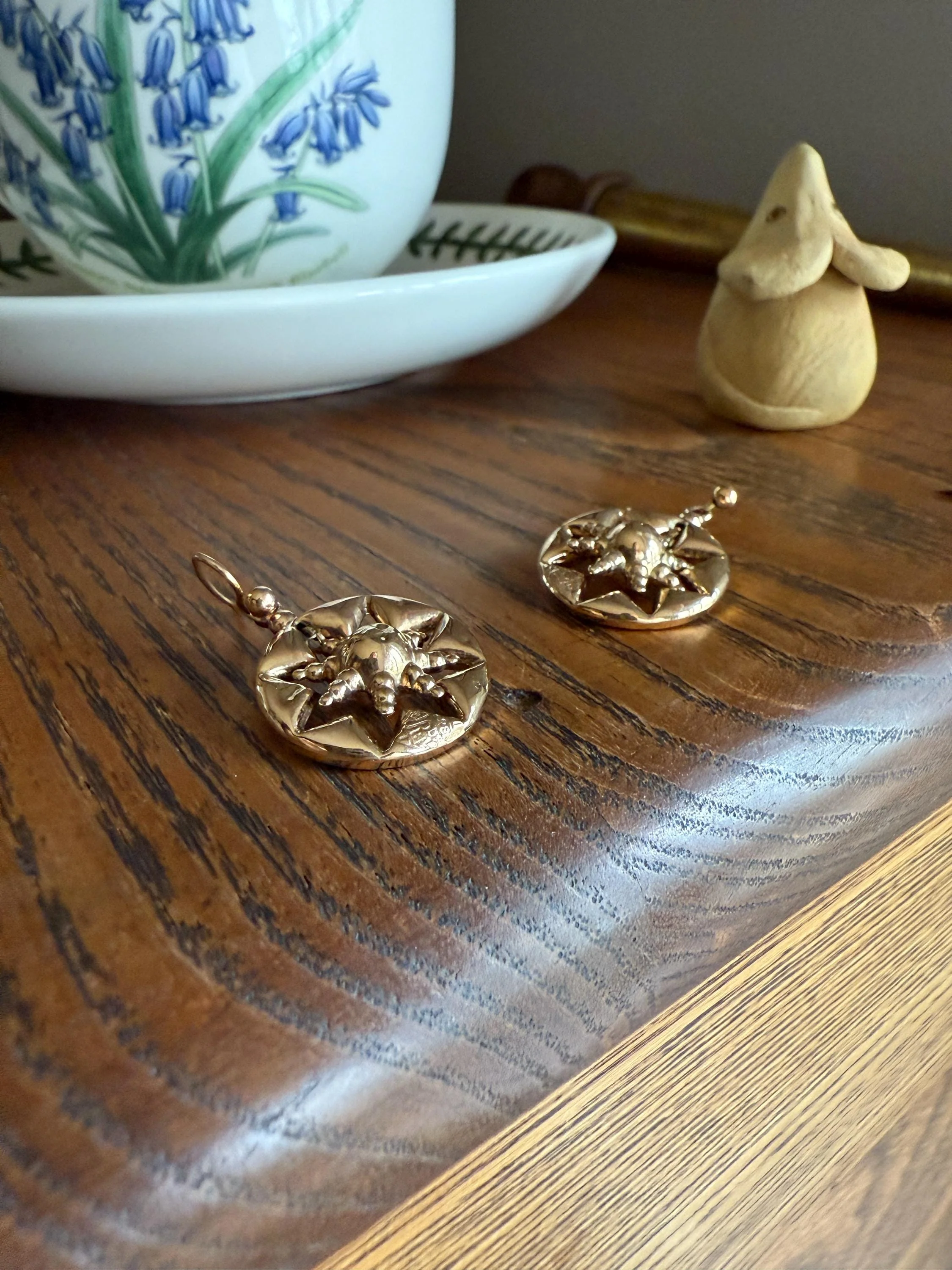 Antique STAR Sunburst 1800s Puffy Starburst 3D Victorian 9k GOLD EARRINGS Figural Ball Rivet - Image 12
