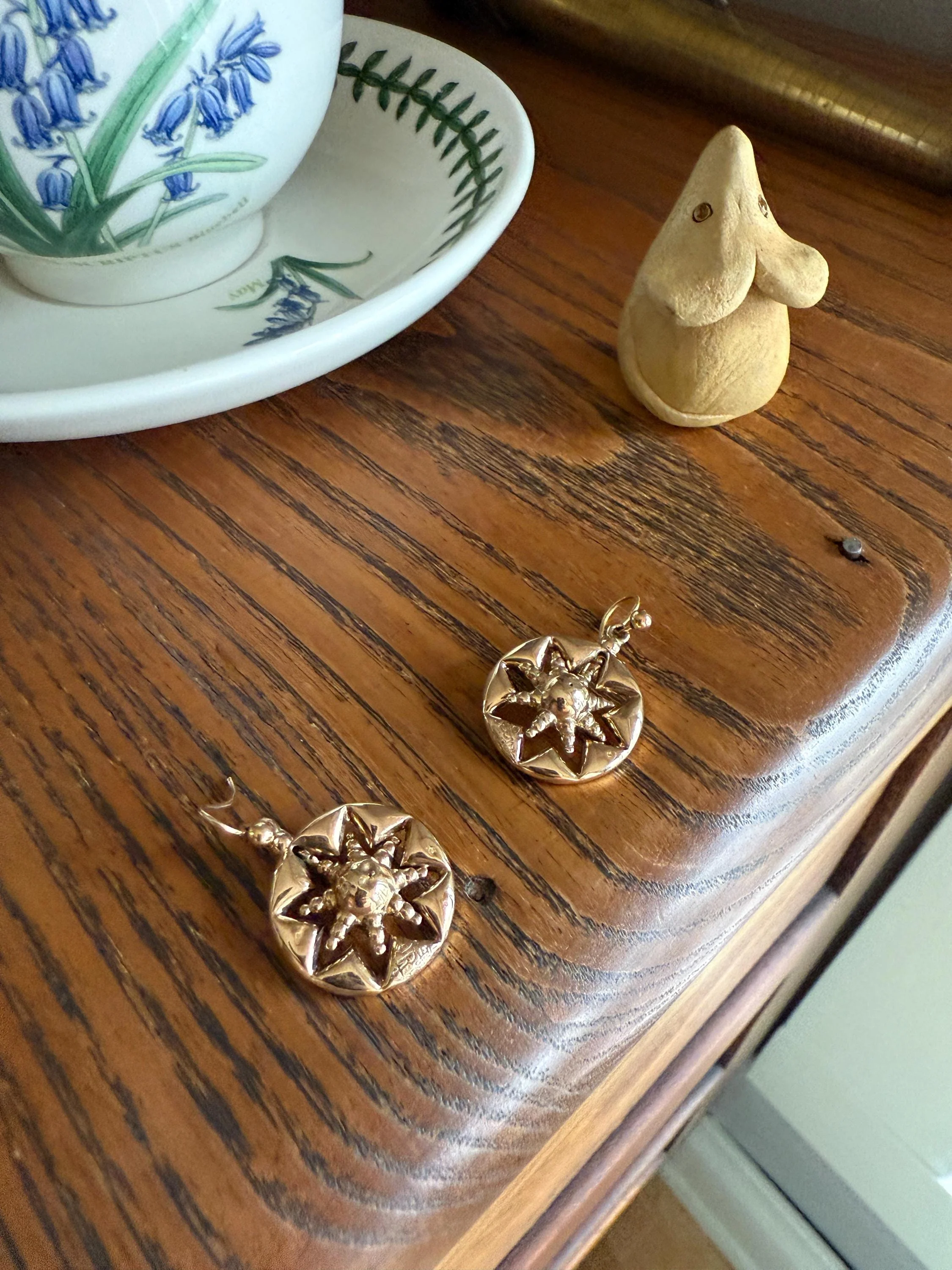 Antique STAR Sunburst 1800s Puffy Starburst 3D Victorian 9k GOLD EARRINGS Figural Ball Rivet - Image 3
