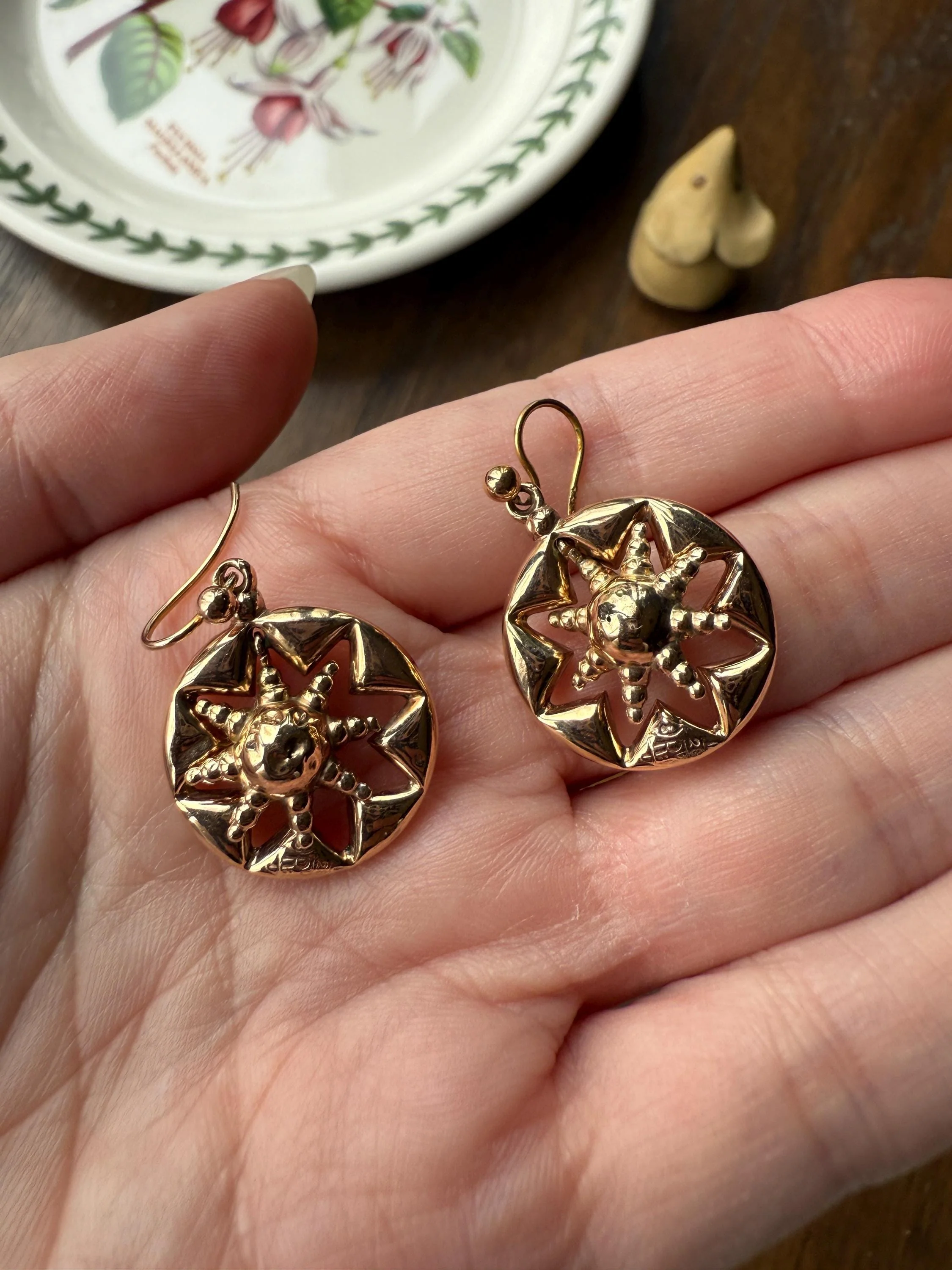 Antique STAR Sunburst 1800s Puffy Starburst 3D Victorian 9k GOLD EARRINGS Figural Ball Rivet - Image 6