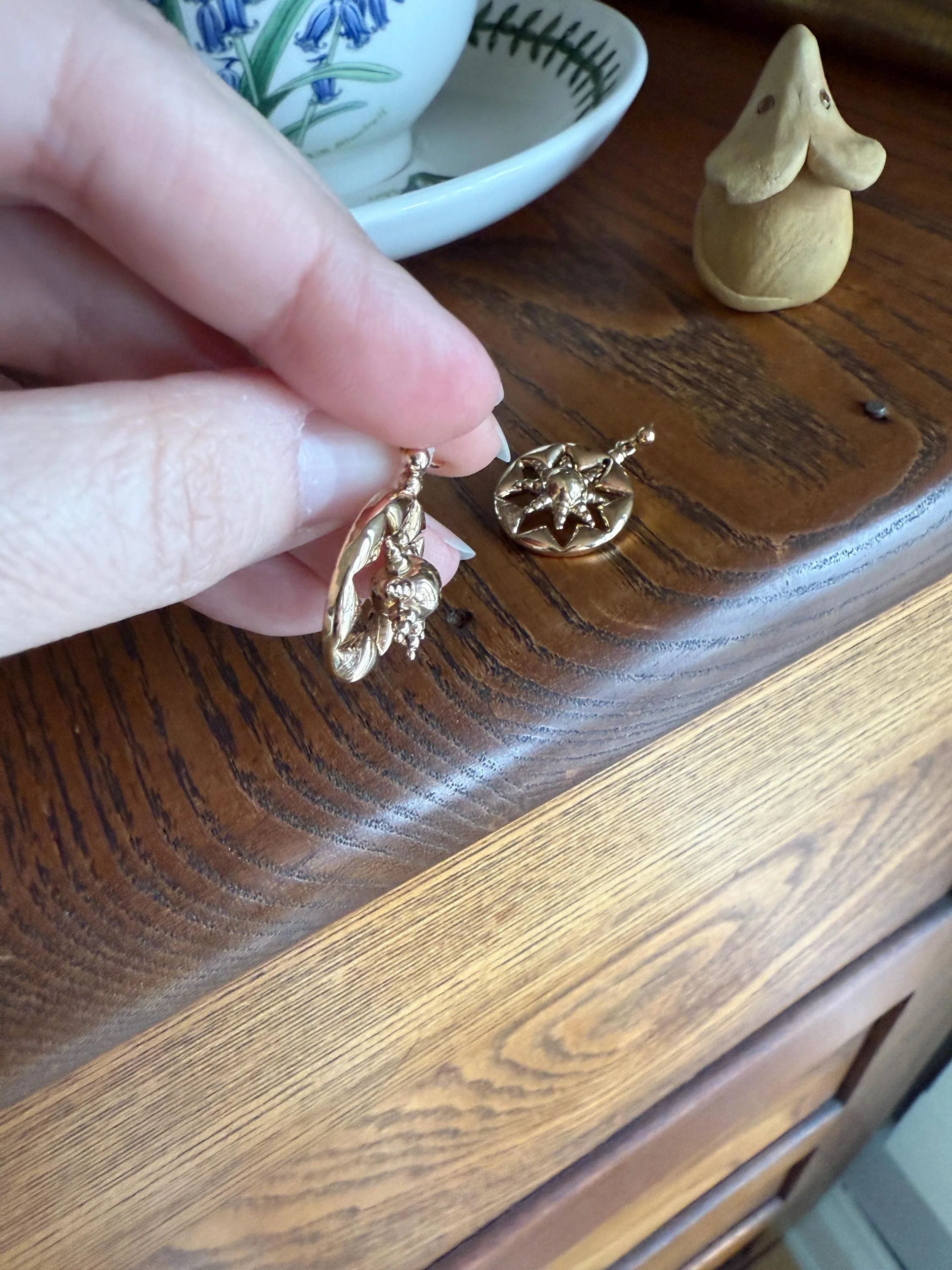 Antique STAR Sunburst 1800s Puffy Starburst 3D Victorian 9k GOLD EARRINGS Figural Ball Rivet - Image 9