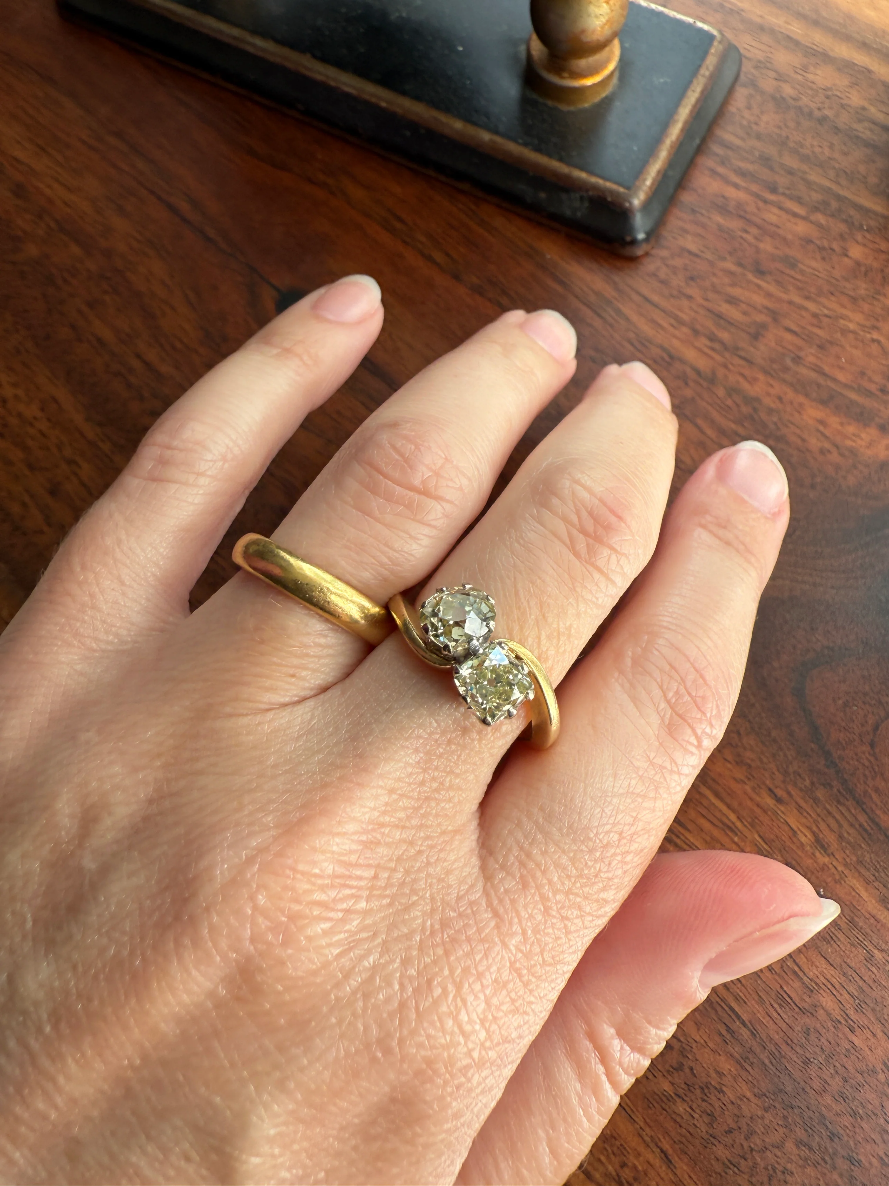 Antique Toi et Moi 2.1 CARAT Old Mine Cut DIAMOND Fancy Light Yellow Chunky 2 Stone Ring 18k Gold Angled Swirl Band Stacker c1901 Victorian - Image 17