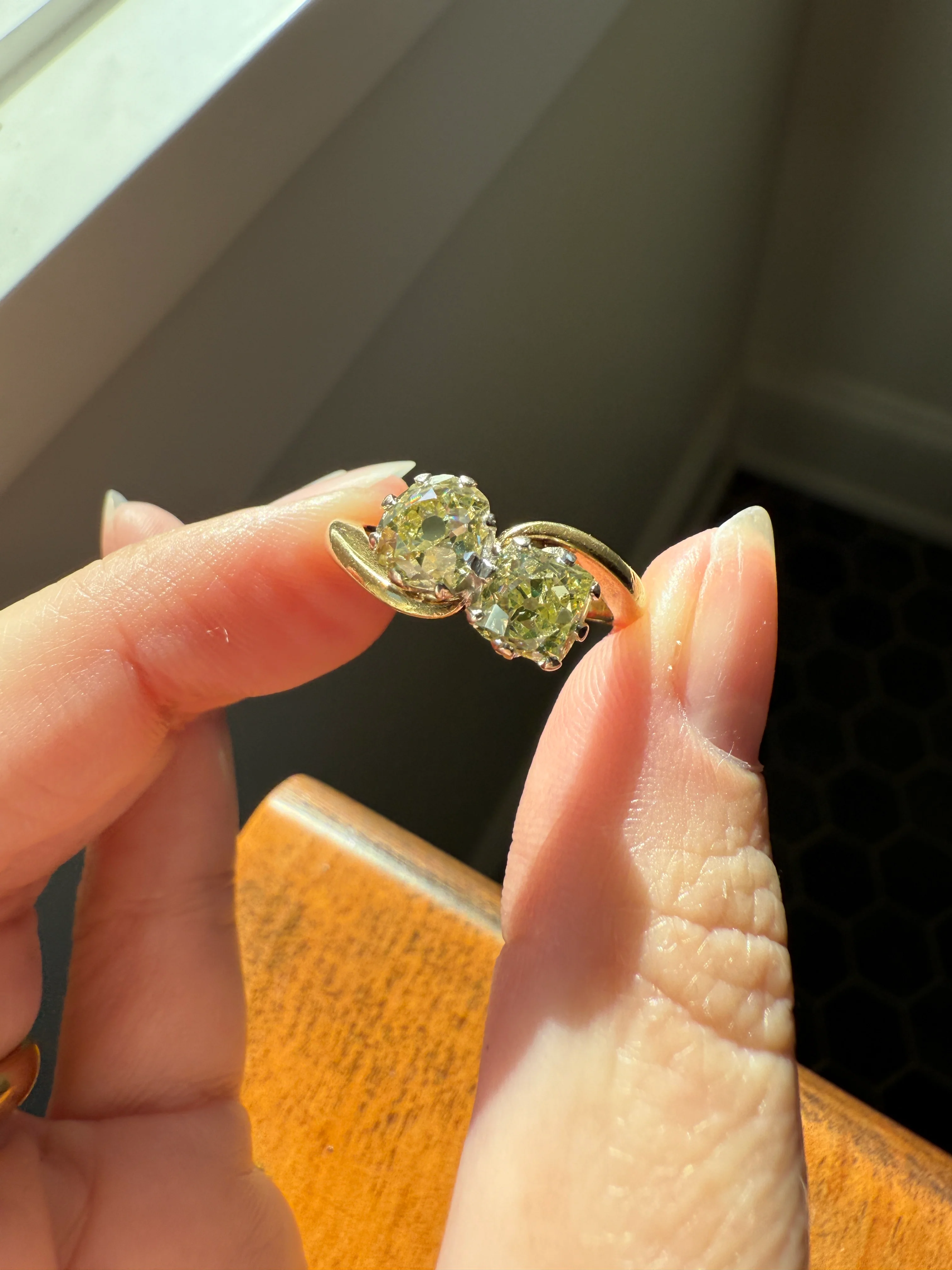 Antique Toi et Moi 2.1 CARAT Old Mine Cut DIAMOND Fancy Light Yellow Chunky 2 Stone Ring 18k Gold Angled Swirl Band Stacker c1901 Victorian - Image 25