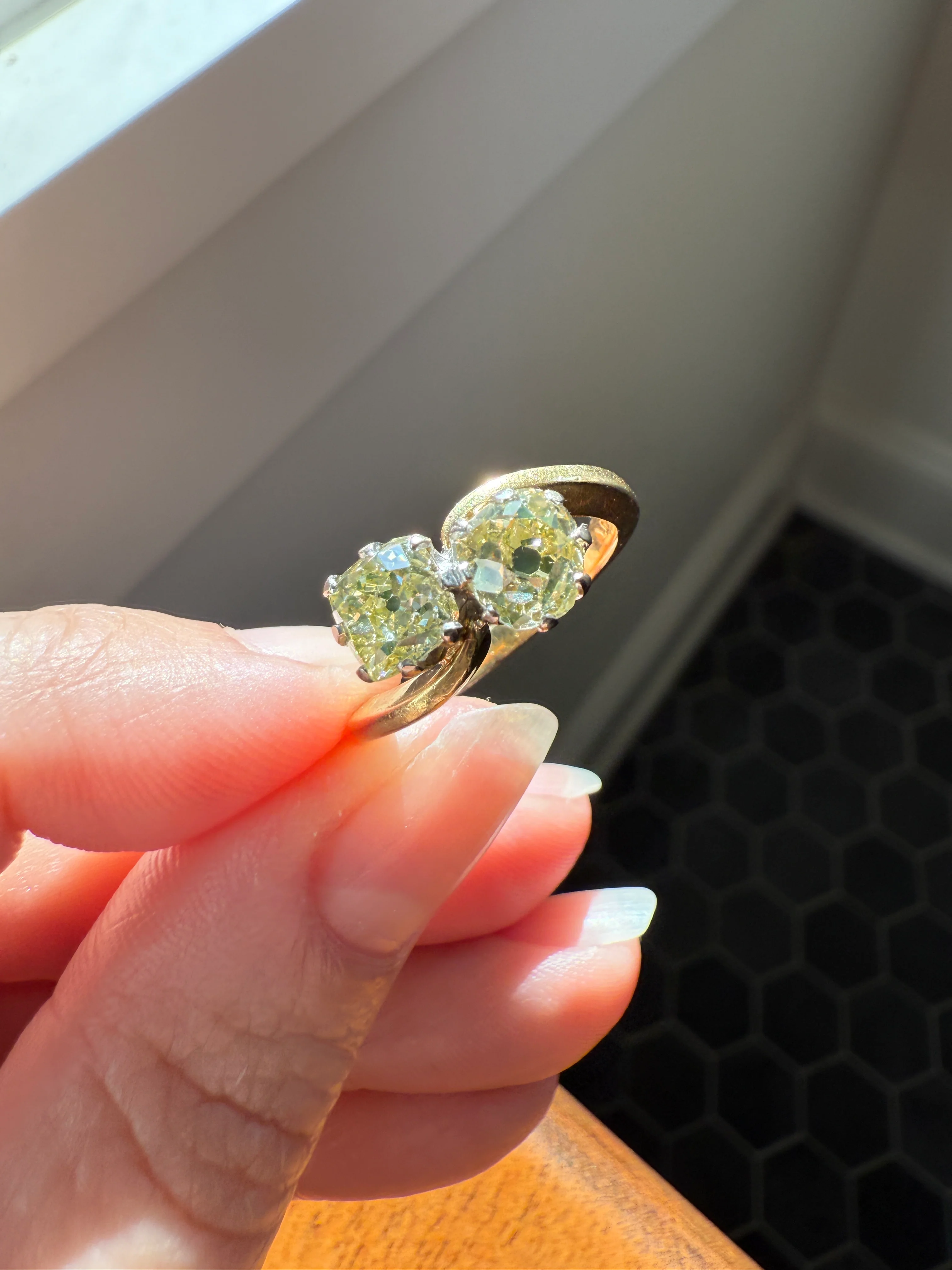 Antique Toi et Moi 2.1 CARAT Old Mine Cut DIAMOND Fancy Light Yellow Chunky 2 Stone Ring 18k Gold Angled Swirl Band Stacker c1901 Victorian - Image 4