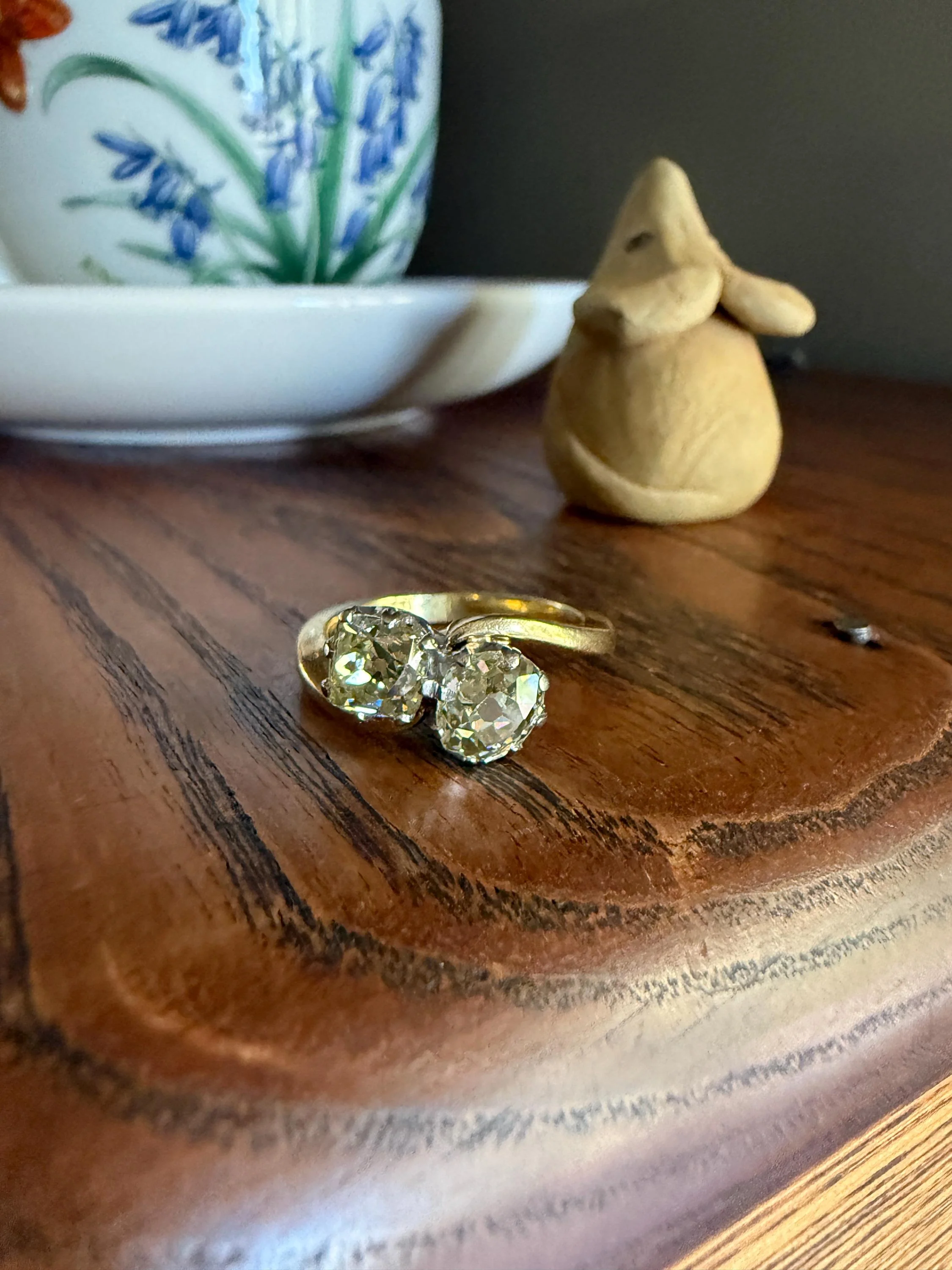 Antique Toi et Moi 2.1 CARAT Old Mine Cut DIAMOND Fancy Light Yellow Chunky 2 Stone Ring 18k Gold Angled Swirl Band Stacker c1901 Victorian - Image 6