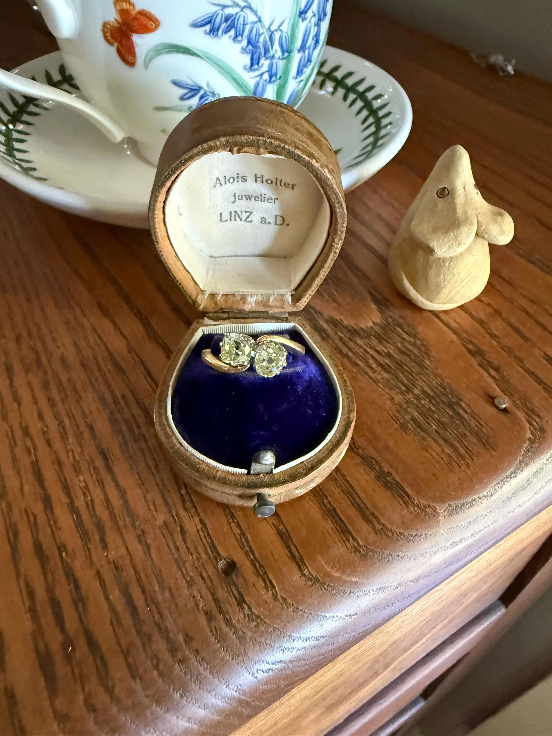 Antique Toi et Moi 2.1 CARAT Old Mine Cut DIAMOND Fancy Light Yellow Chunky 2 Stone Ring 18k Gold Angled Swirl Band Stacker c1901 Victorian - Image 8