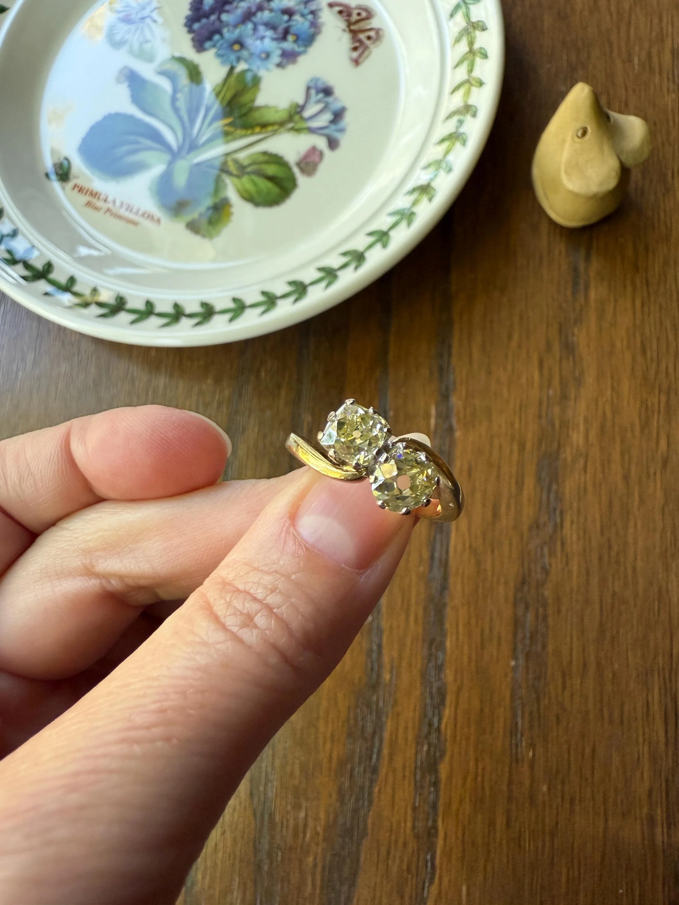 Antique Toi et Moi 2.1 CARAT Old Mine Cut DIAMOND Fancy Light Yellow Chunky 2 Stone Ring 18k Gold Angled Swirl Band Stacker c1901 Victorian - Image 9