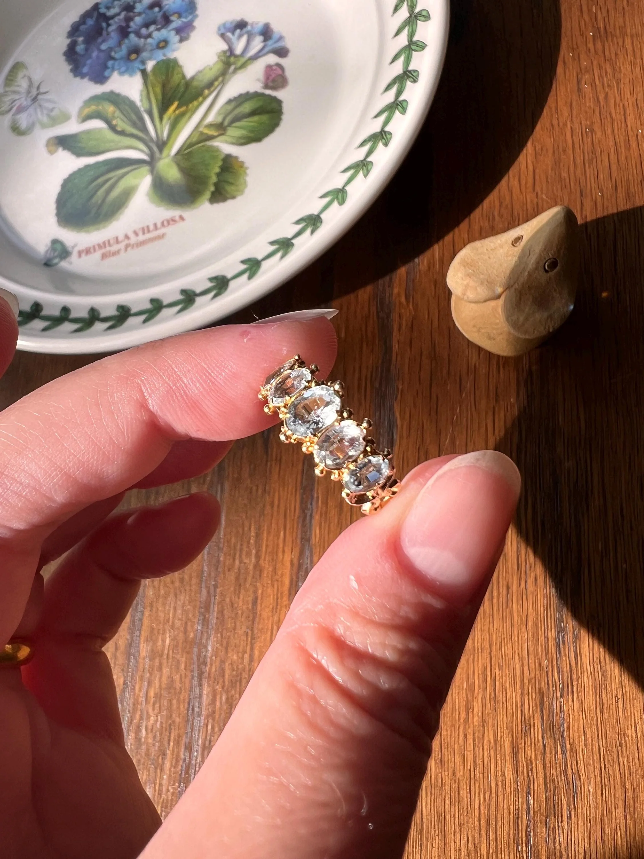 AQUAMARINE Pale Icy Blue Oval Five Stone Stacker Band 15k Gold Ring Ornate Ball Rivet Stacker - Image 6