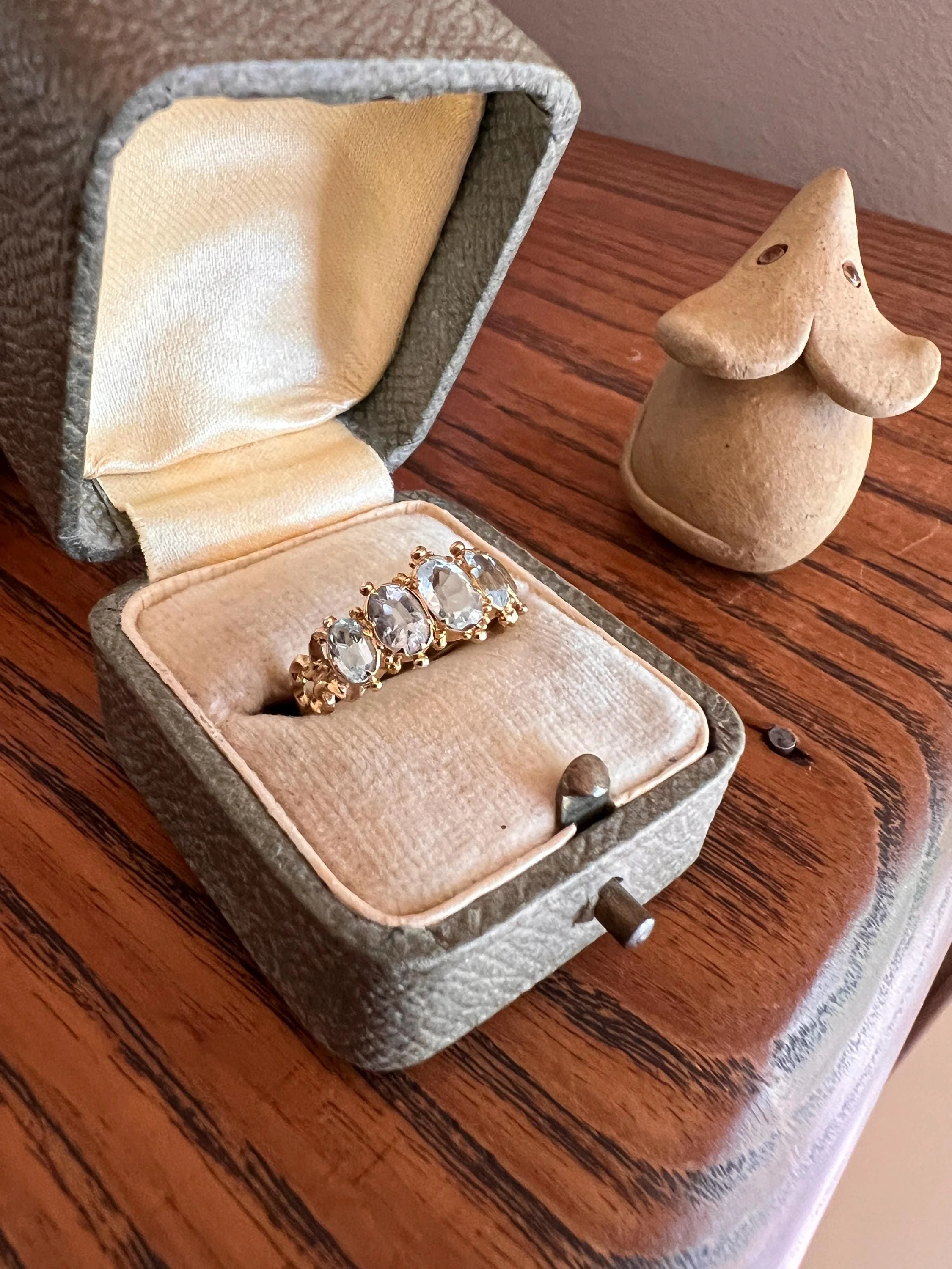 AQUAMARINE Pale Icy Blue Oval Five Stone Stacker Band 15k Gold Ring Ornate Ball Rivet Stacker - Image 7