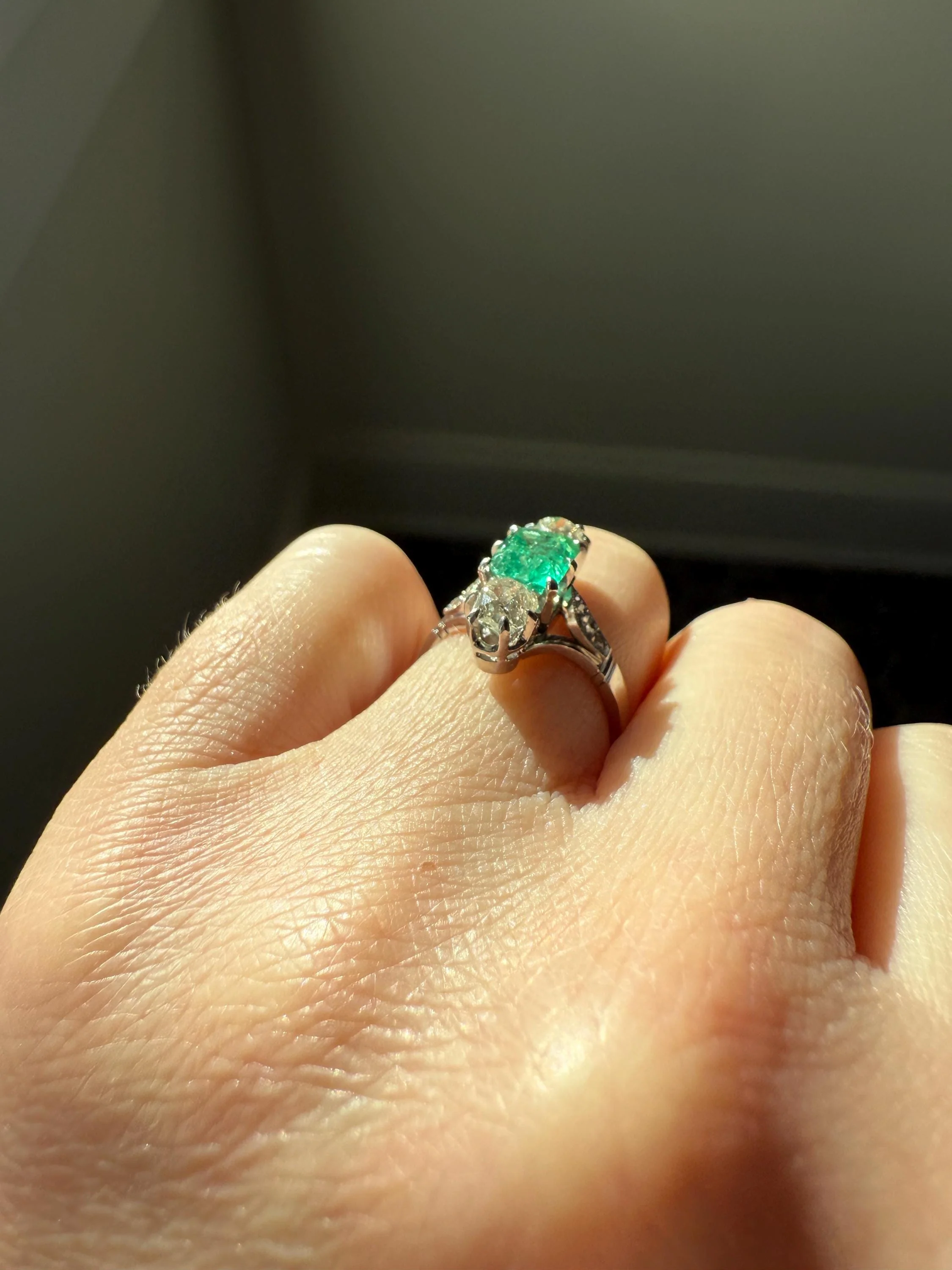 Art Deco Natural EMERALD 1 Carat Tdw Old Mine Cut DIAMOND Chunky Green Three Stone Ring Platinum & 18k White Gold French Geometric Pinky - Image 10