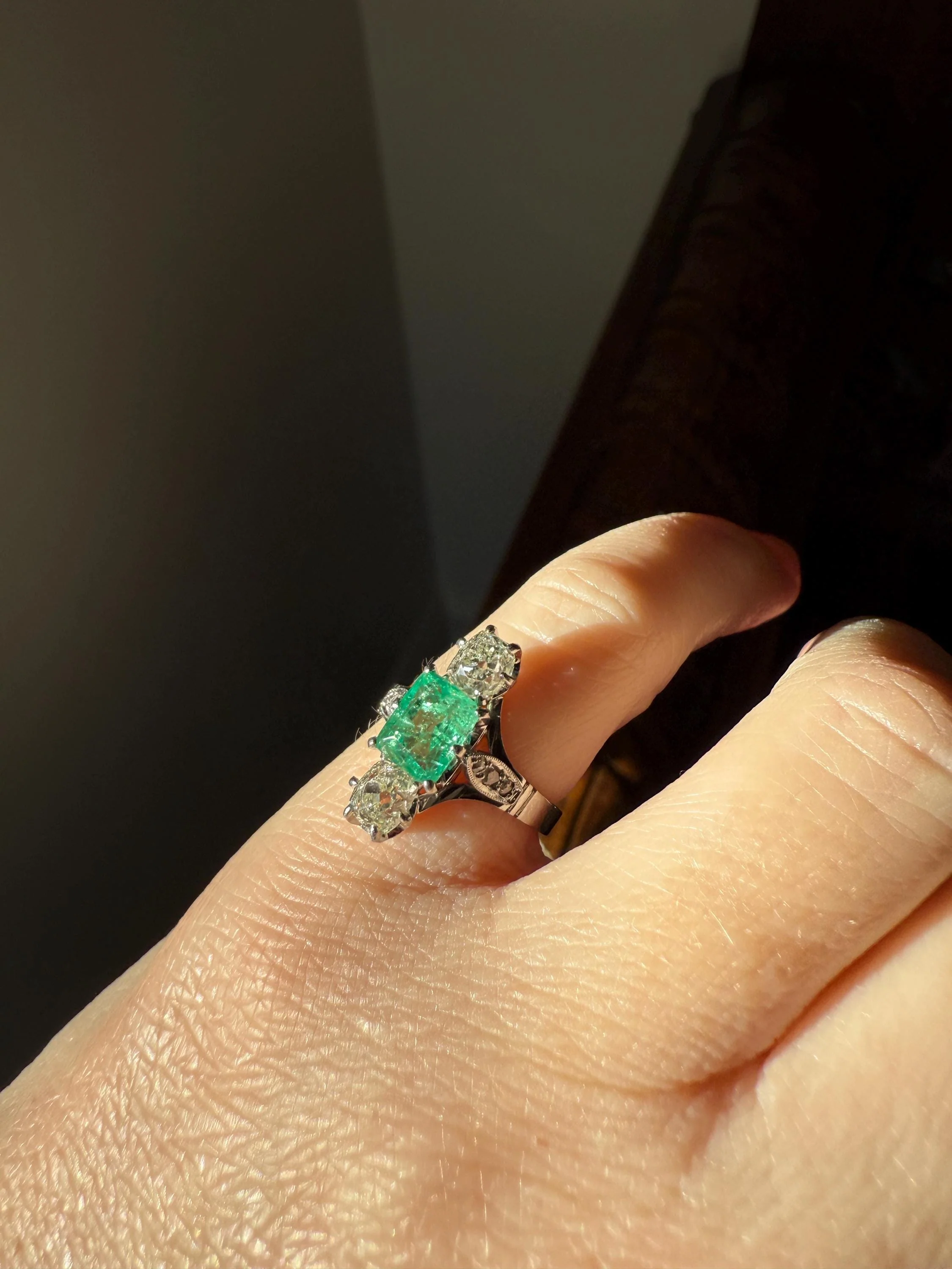 Art Deco Natural EMERALD 1 Carat Tdw Old Mine Cut DIAMOND Chunky Green Three Stone Ring Platinum & 18k White Gold French Geometric Pinky - Image 11