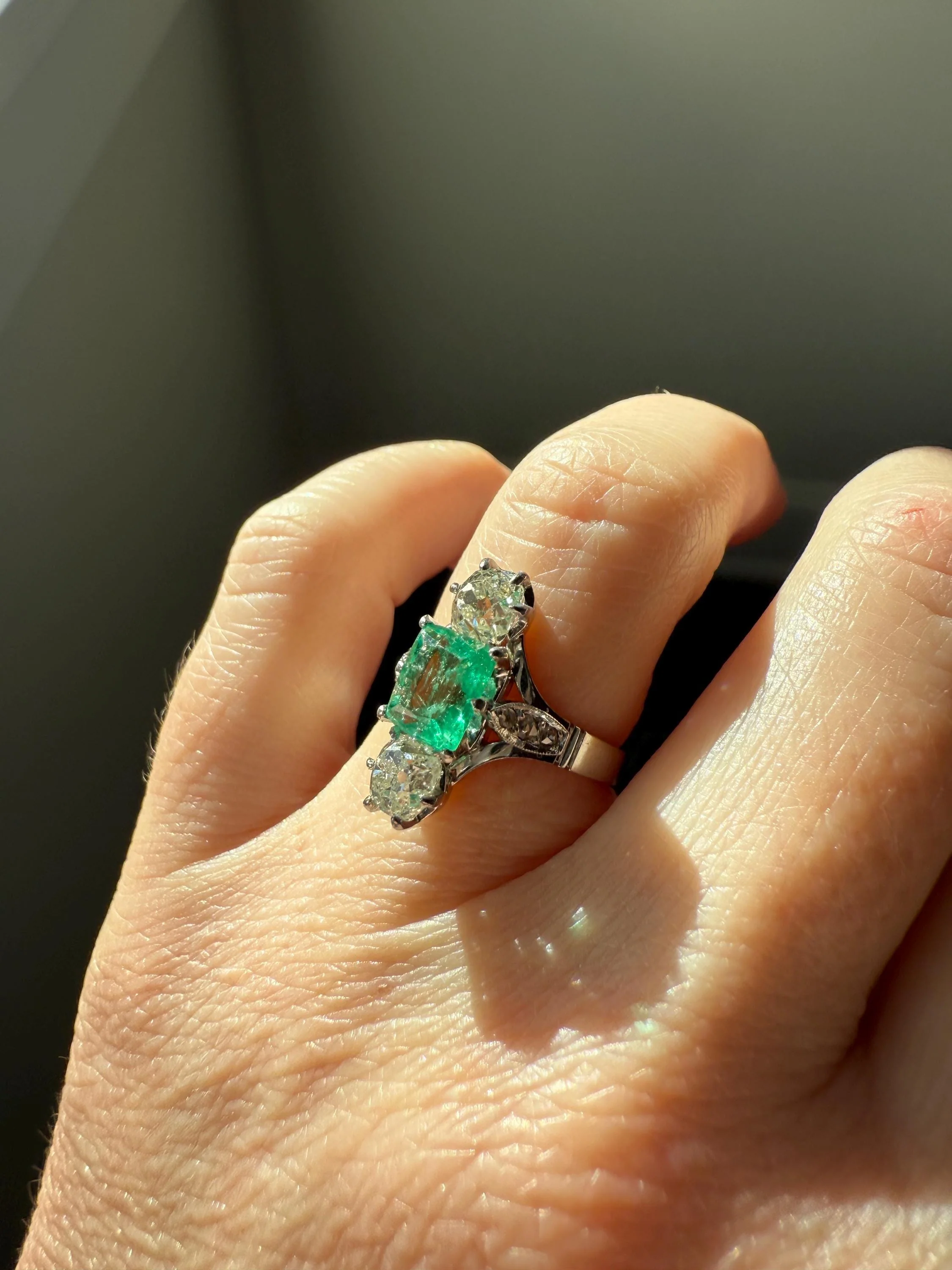 Art Deco Natural EMERALD 1 Carat Tdw Old Mine Cut DIAMOND Chunky Green Three Stone Ring Platinum & 18k White Gold French Geometric Pinky - Image 15