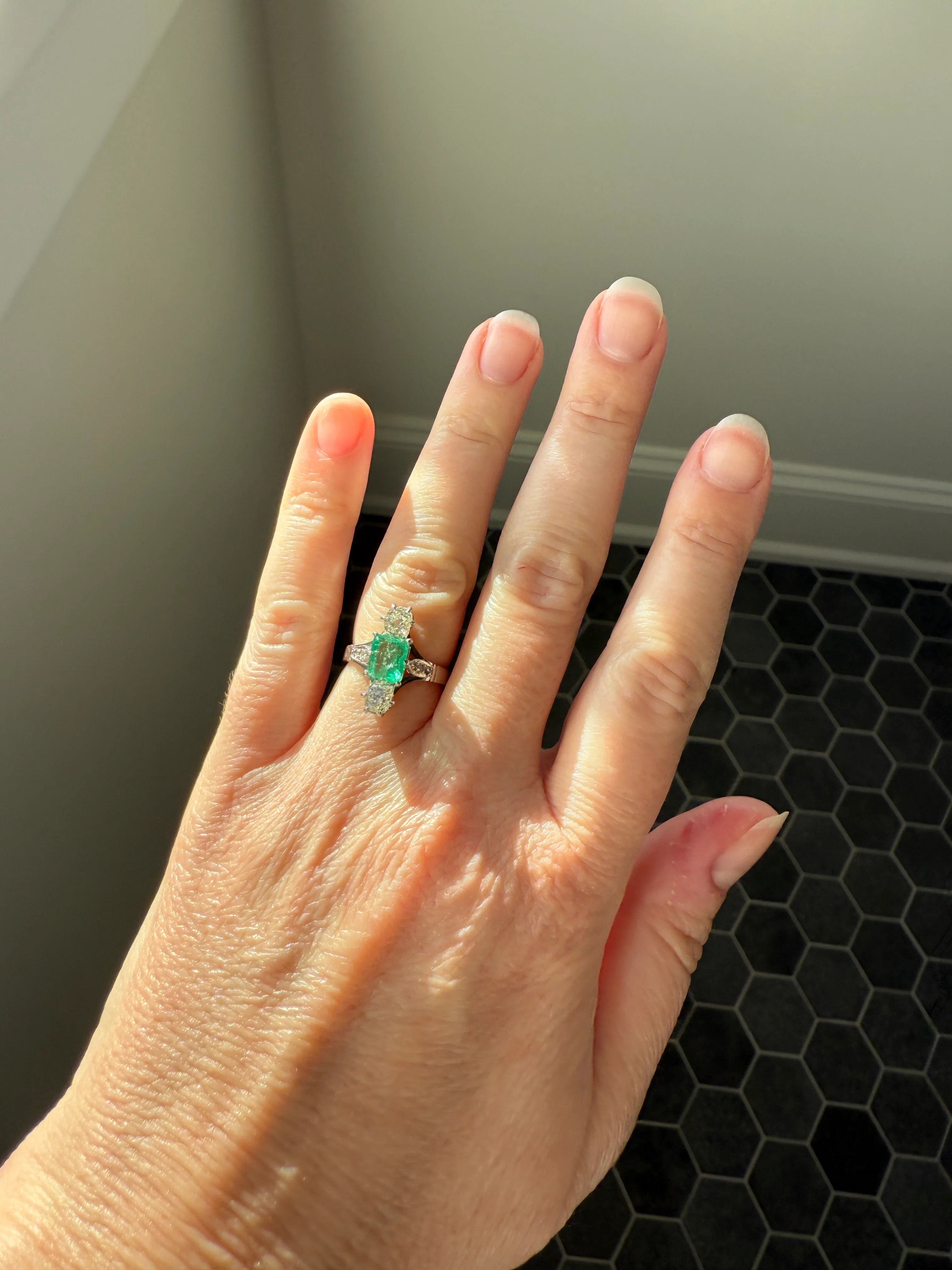 Art Deco Natural EMERALD 1 Carat Tdw Old Mine Cut DIAMOND Chunky Green Three Stone Ring Platinum & 18k White Gold French Geometric Pinky - Image 20