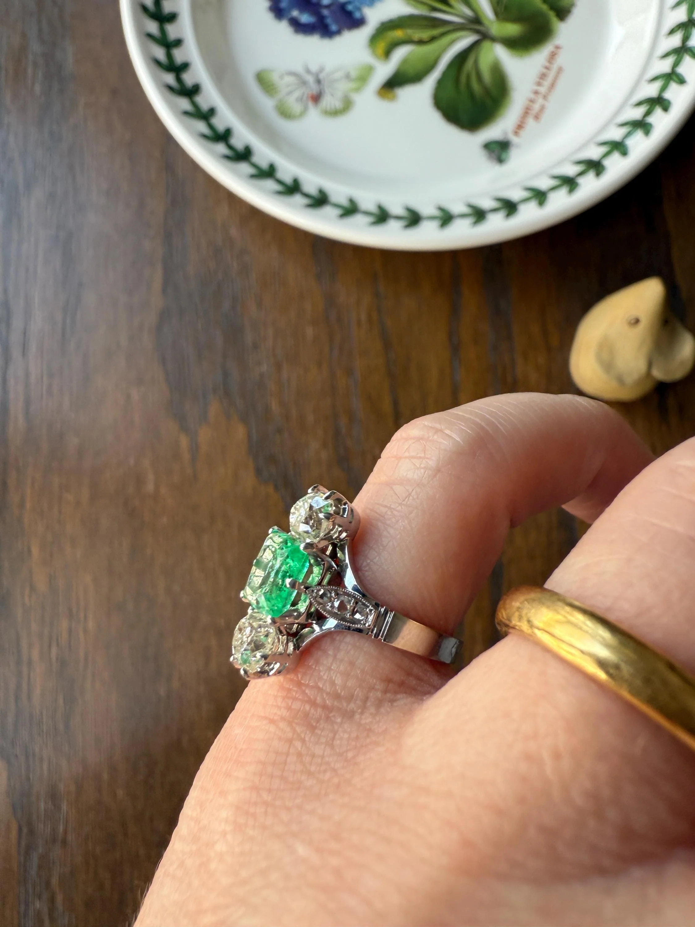 Art Deco Natural EMERALD 1 Carat Tdw Old Mine Cut DIAMOND Chunky Green Three Stone Ring Platinum & 18k White Gold French Geometric Pinky - Image 3