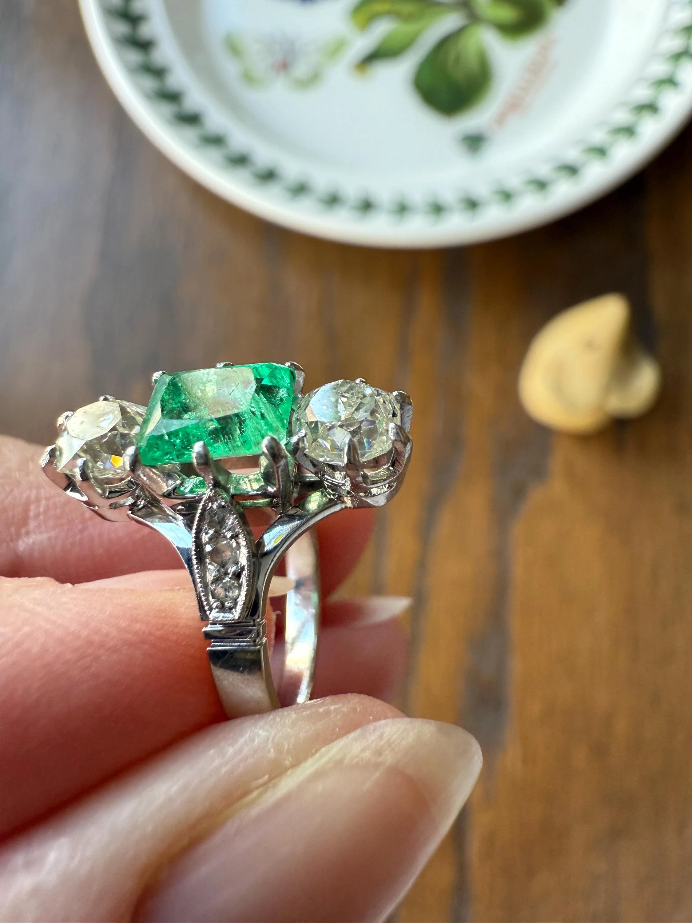 Art Deco Natural EMERALD 1 Carat Tdw Old Mine Cut DIAMOND Chunky Green Three Stone Ring Platinum & 18k White Gold French Geometric Pinky - Image 8