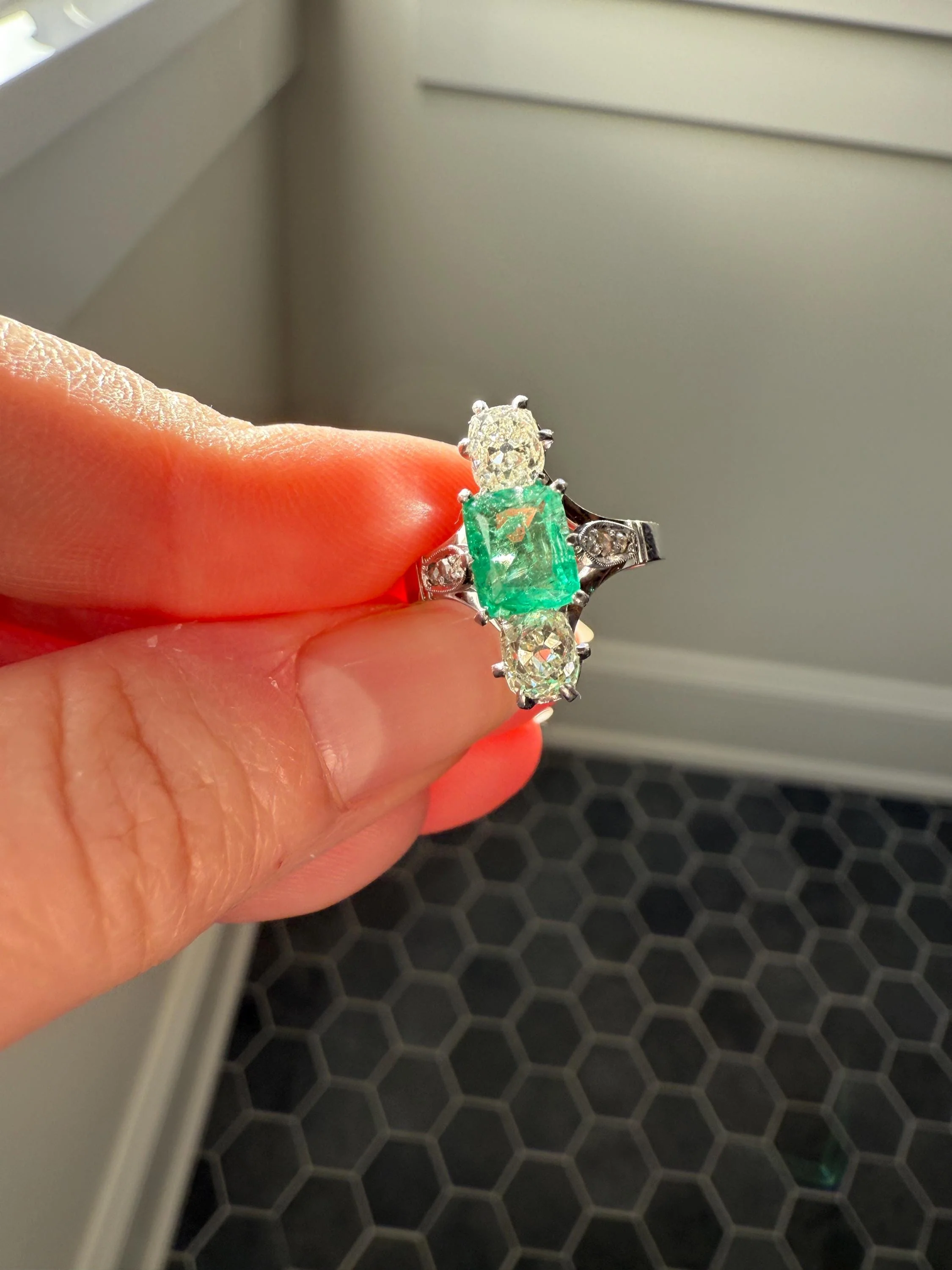 Art Deco Natural EMERALD 1 Carat Tdw Old Mine Cut DIAMOND Chunky Green Three Stone Ring Platinum & 18k White Gold French Geometric Pinky - Image 9