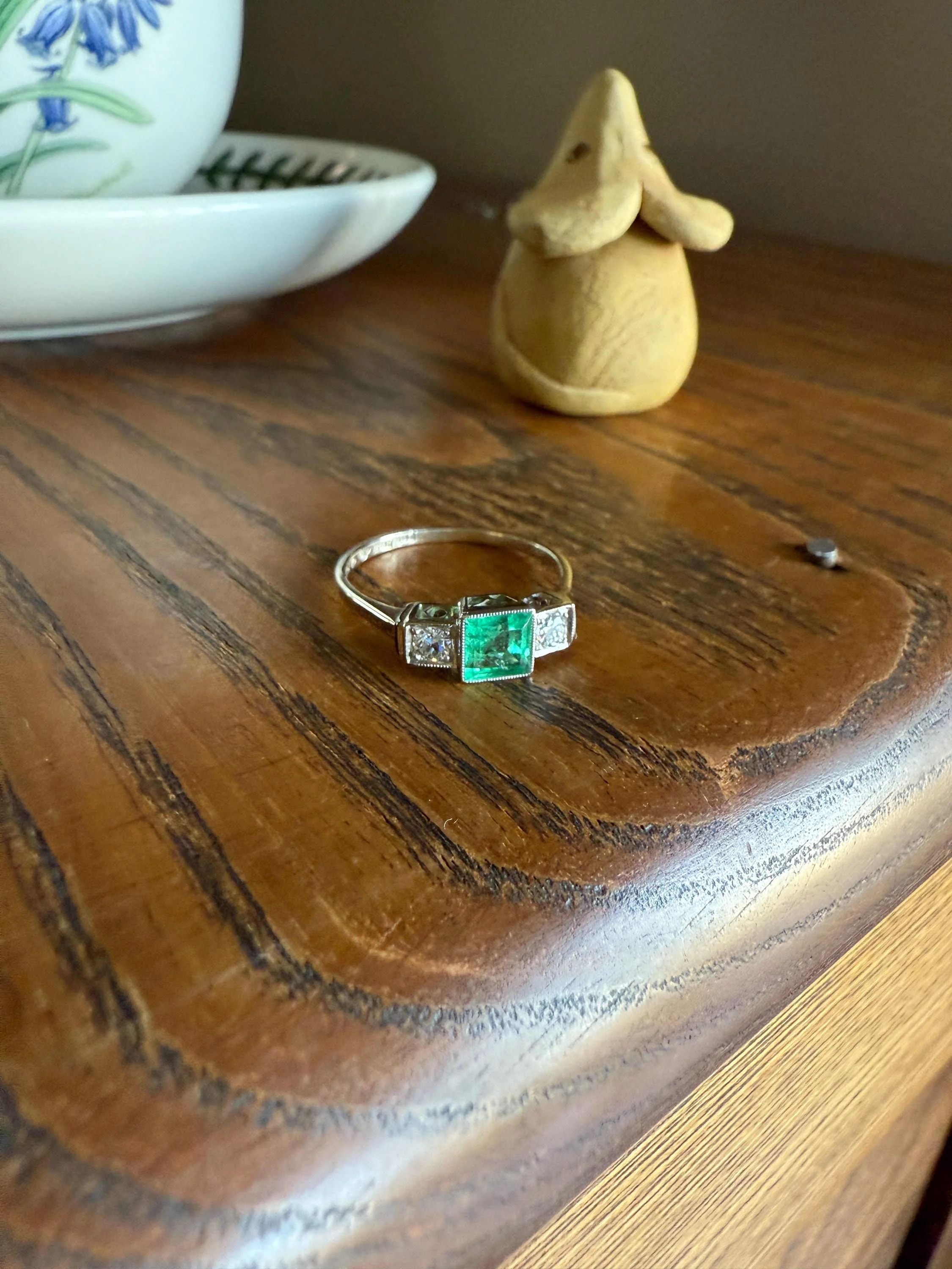 Art Deco Natural EMERALD Old Mine Cut DIAMOND Three Stone Ring 18k White Gold Band Green Milgrain Trinity Ornate Filigree - Image 11