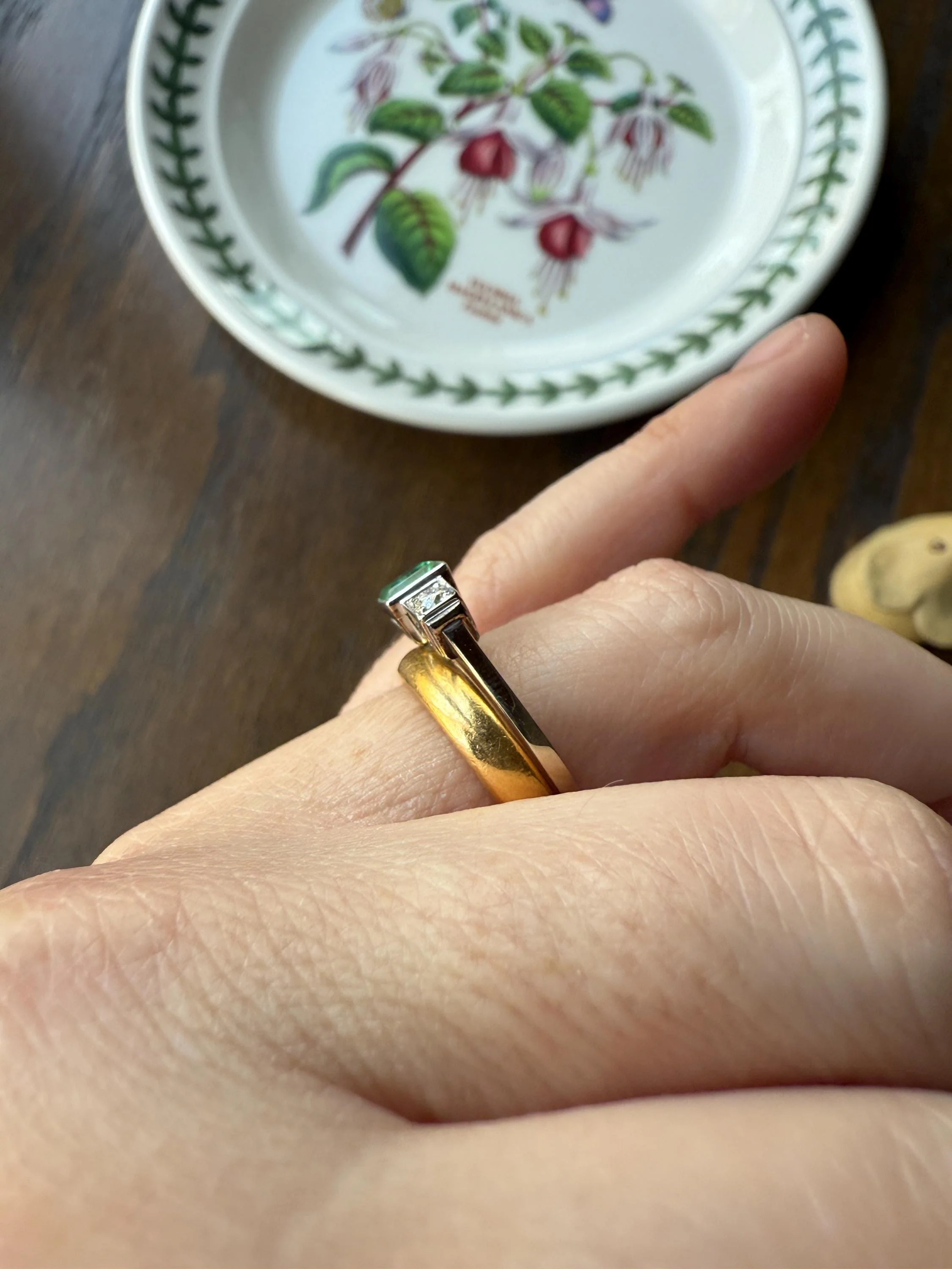 Art Deco Natural EMERALD Old Mine Cut DIAMOND Three Stone Ring 18k White Gold Band Green Milgrain Trinity Ornate Filigree - Image 18