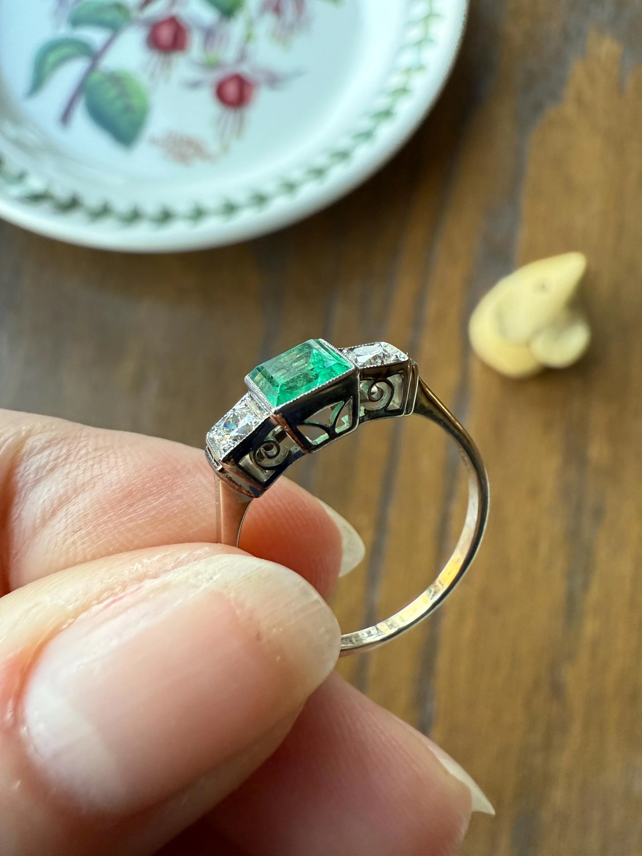 Art Deco Natural EMERALD Old Mine Cut DIAMOND Three Stone Ring 18k White Gold Band Green Milgrain Trinity Ornate Filigree - Image 3