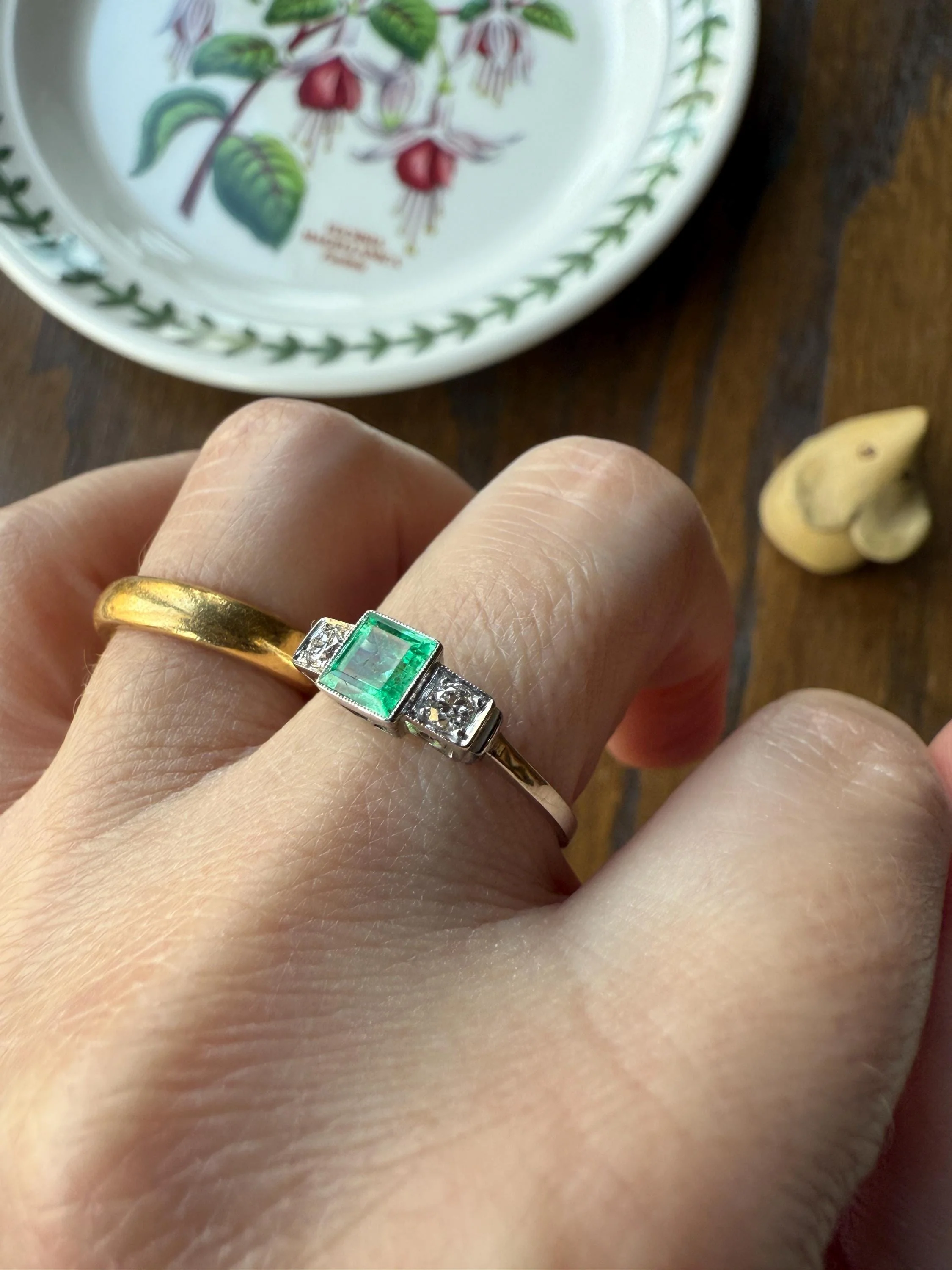 Art Deco Natural EMERALD Old Mine Cut DIAMOND Three Stone Ring 18k White Gold Band Green Milgrain Trinity Ornate Filigree - Image 5